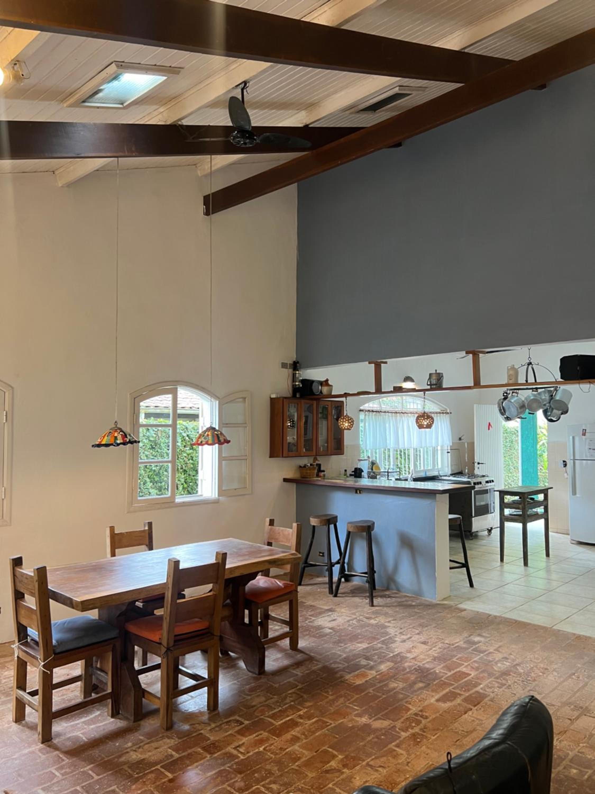 Casa térrea, frente para a Mata e Rio Boiçucanga