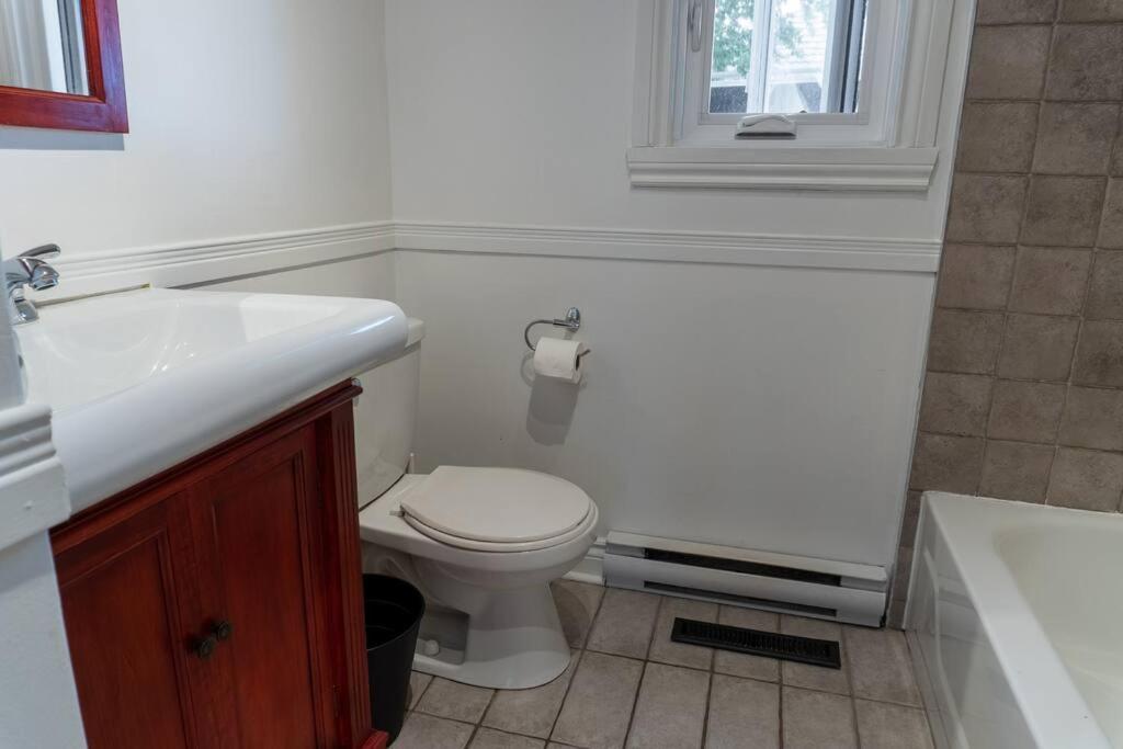 Bright and spacious 2 bedroom home!