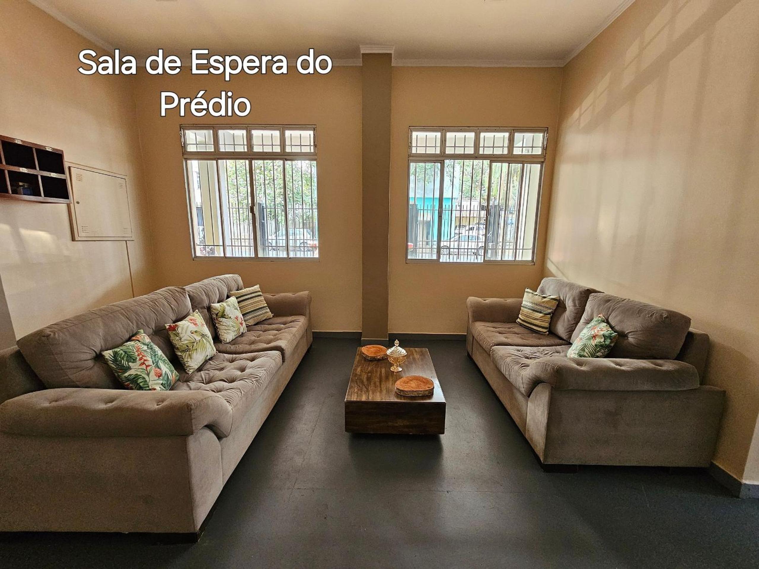 Apt Centro 2 quartos 2 banheiros com garagem