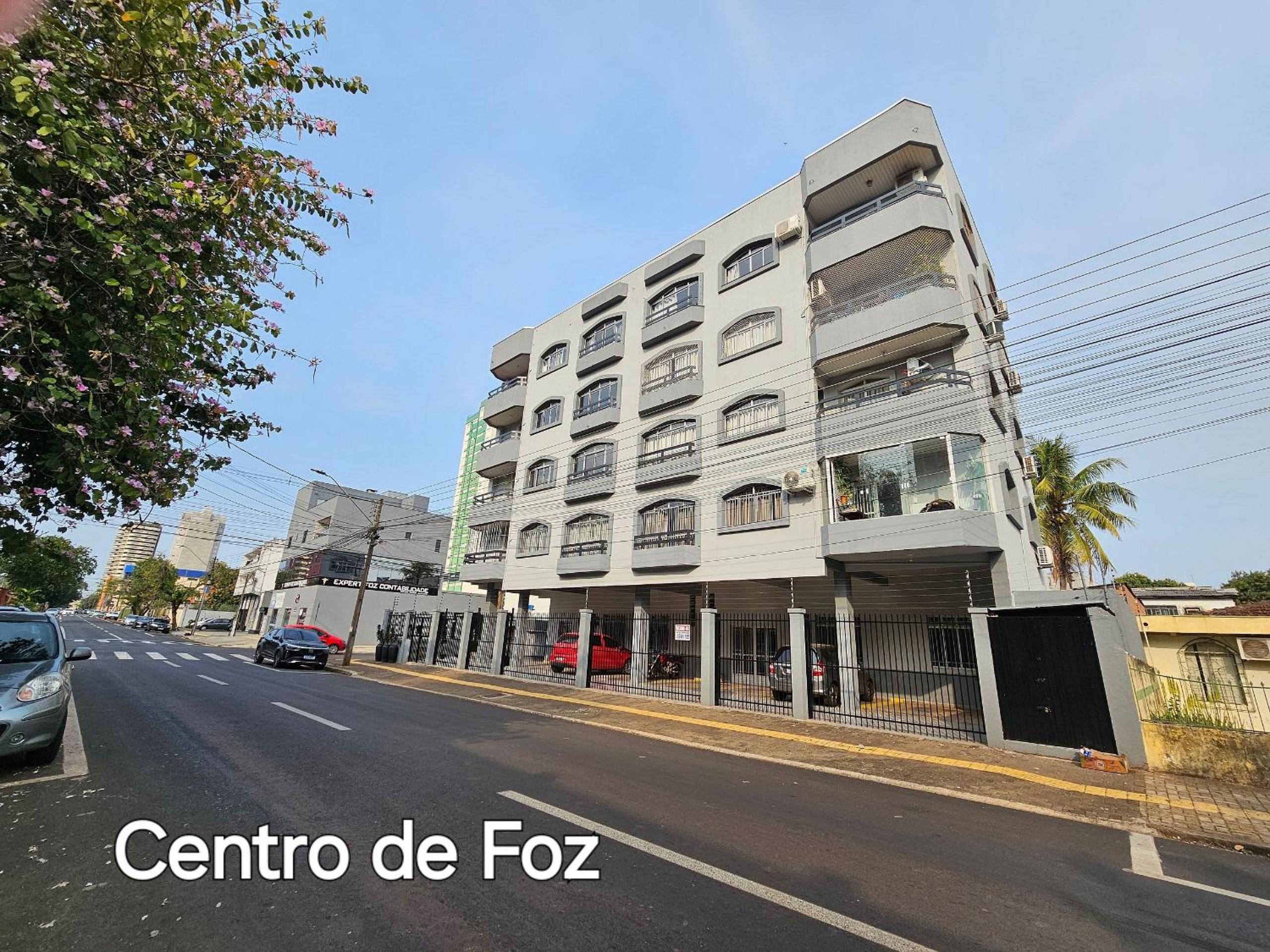 Apt Centro 2 quartos 2 banheiros com garagem