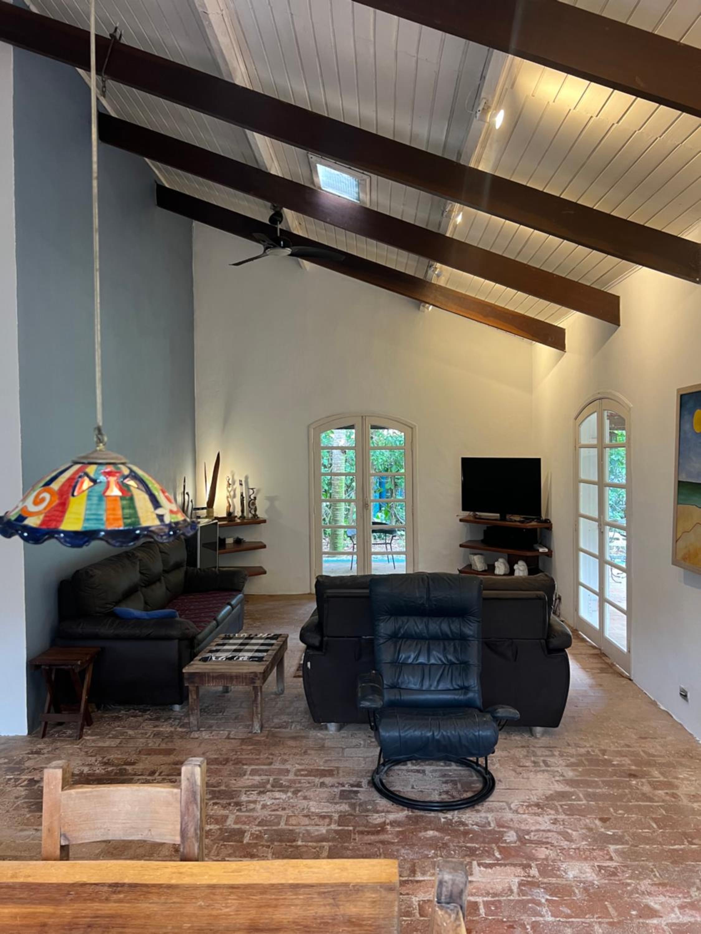 Casa térrea, frente para a Mata e Rio Boiçucanga