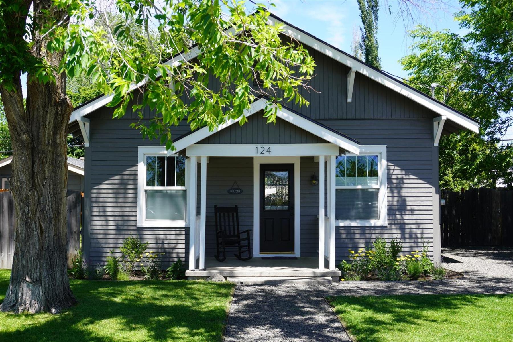 Bluebird Day - Fuller Cottage