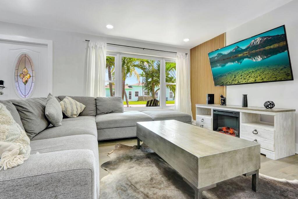 Fort Lauderdale Tropical Oasis Pool Retreat view 5
