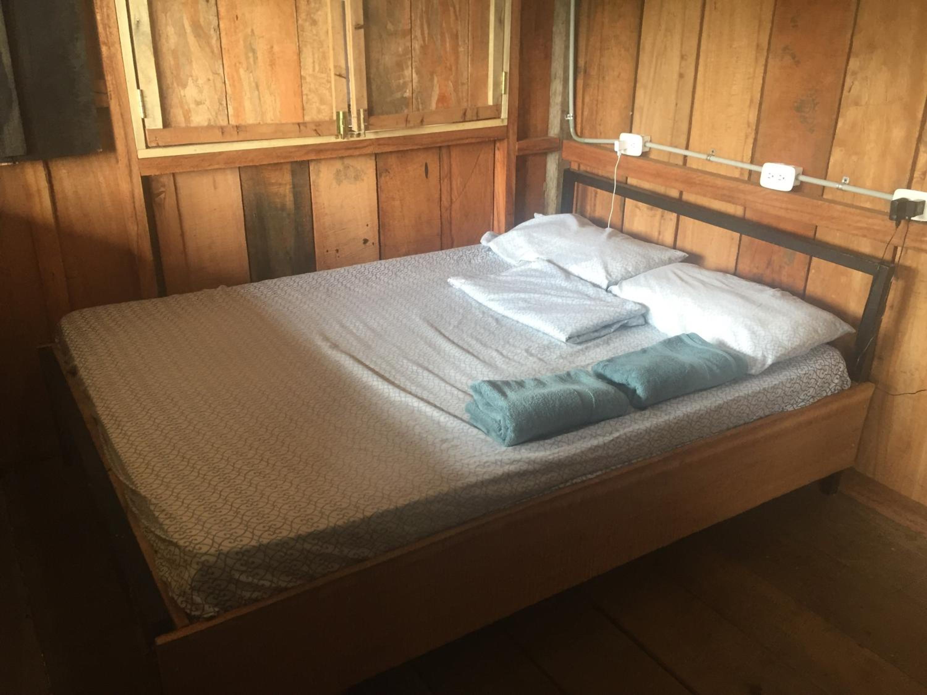 La Cueva del Sapo Experience a genuine countryside farm wooden house