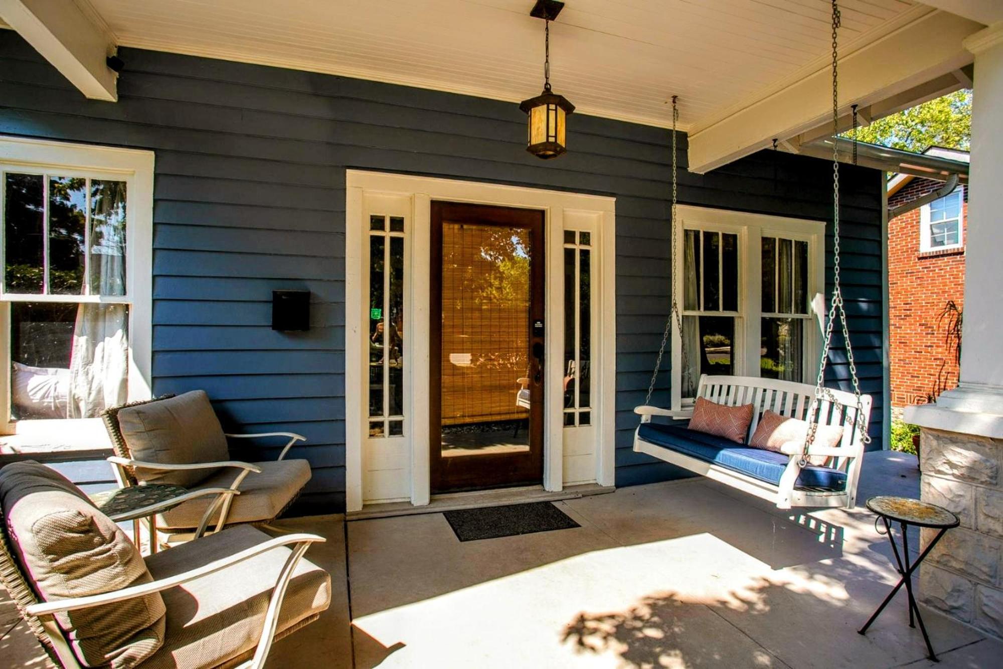 Bright Bungalow in Hip East Nashville Walk to 5 Points - Only 2 miles to Downtown view 3