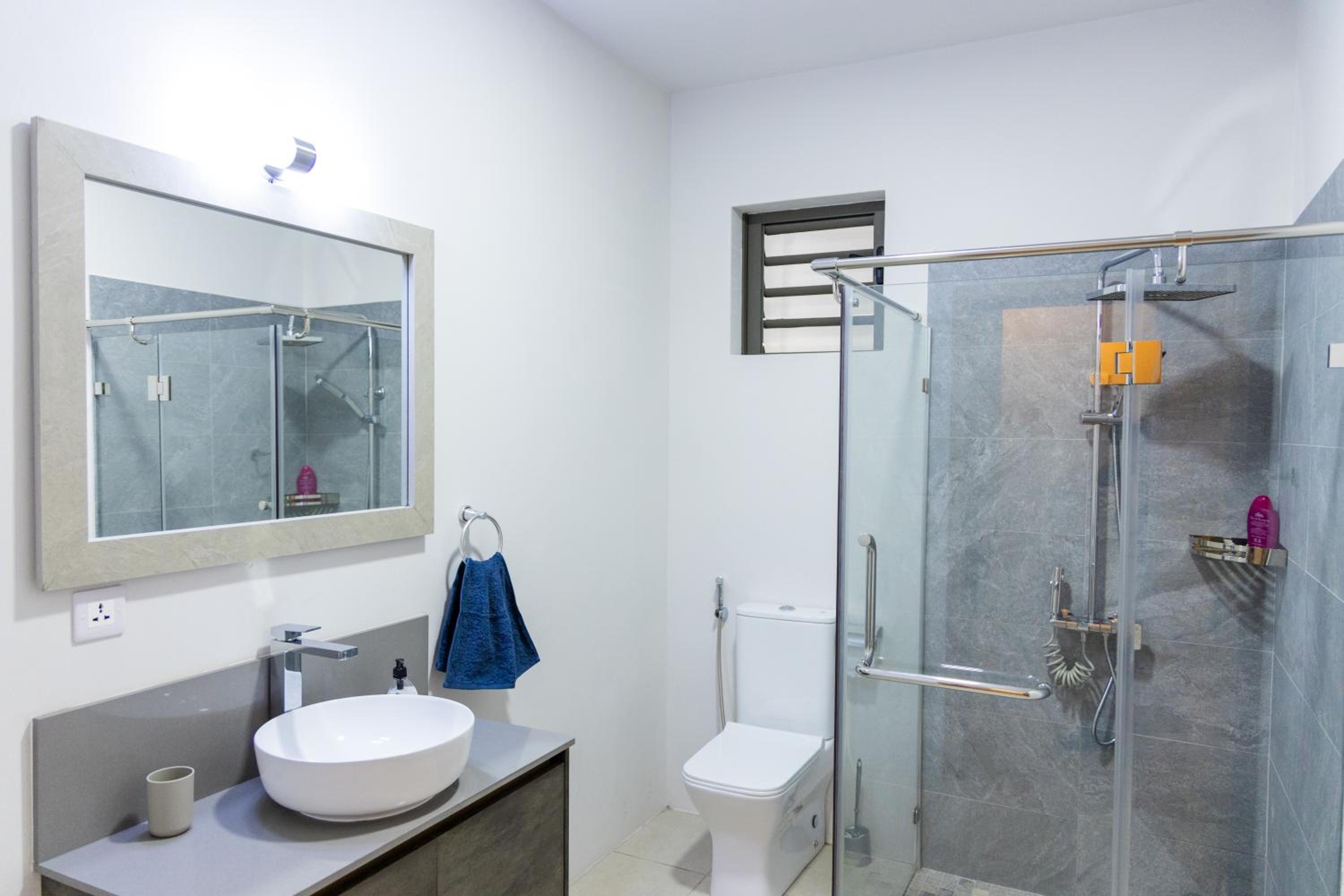 Luxury Tropical Oasis 3 BR with Pool close to Beach view 4