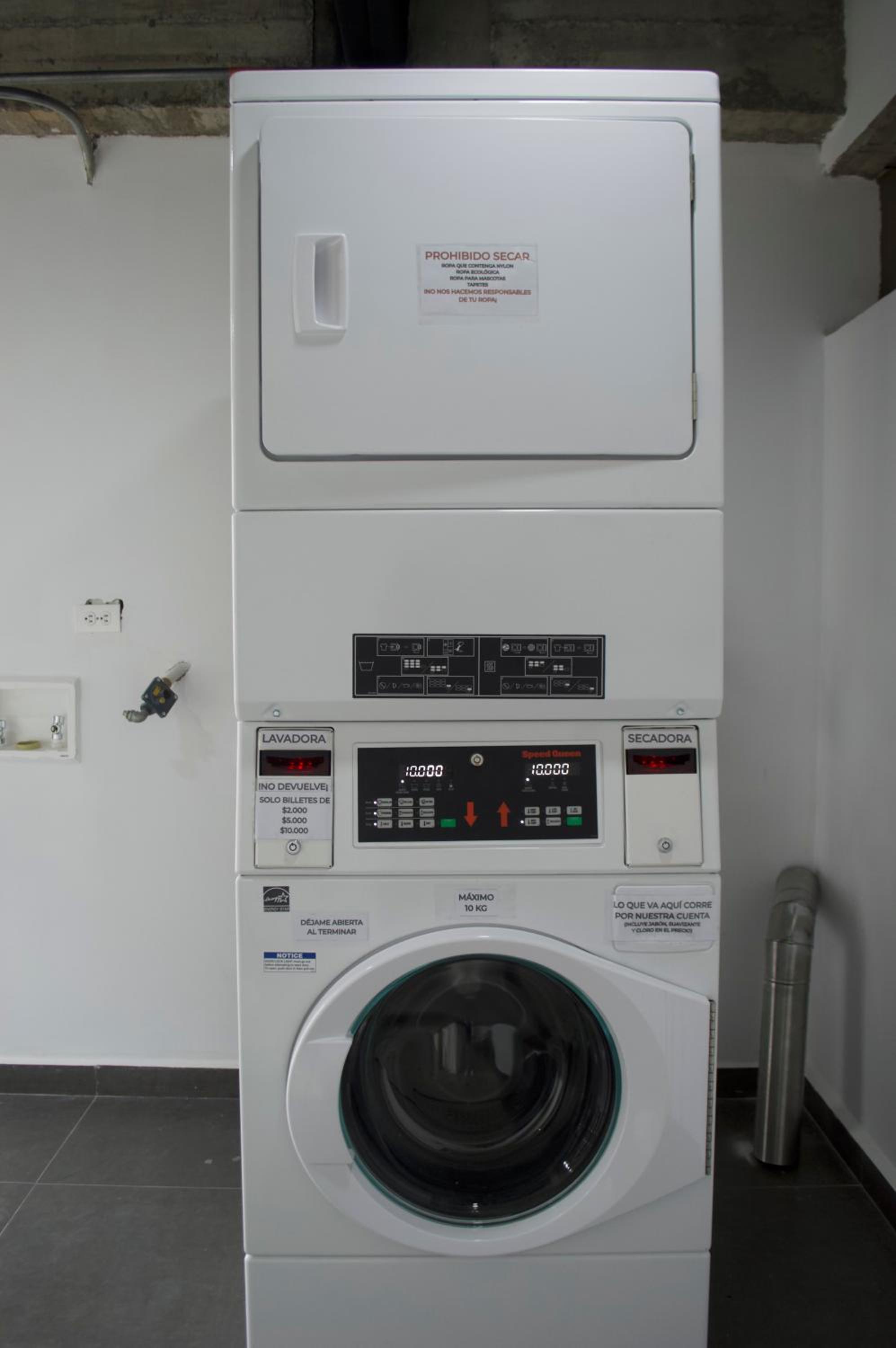 Apartamento Exclusivo Frente al Mall con WiFi, Parqueadero y Vista Panorámica