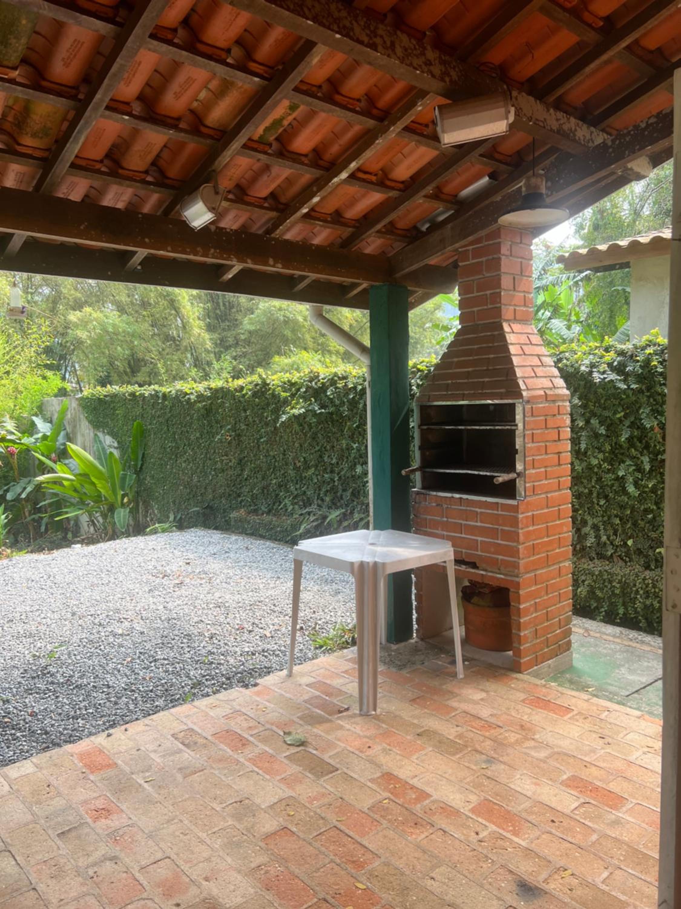 Casa térrea, frente para a Mata e Rio Boiçucanga