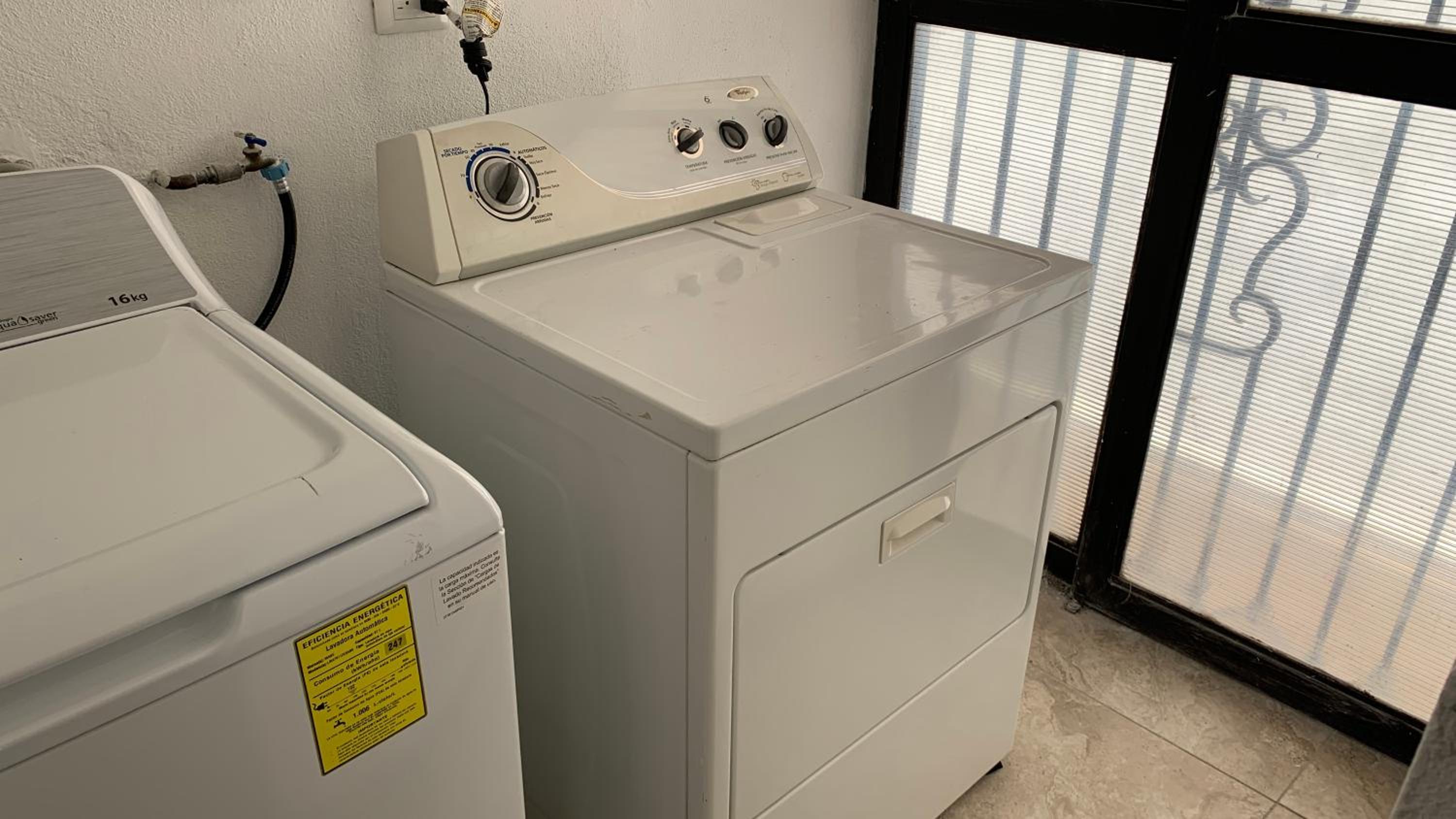 Spacious 4-bedroom house in beautiful Ciudad General Escobedo with WiFi, AC view 4