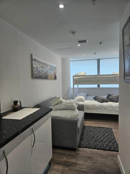 Croydon Vacations - Small Studio for Group of 5 in Delta Croydon DPF3 - Property Image 1