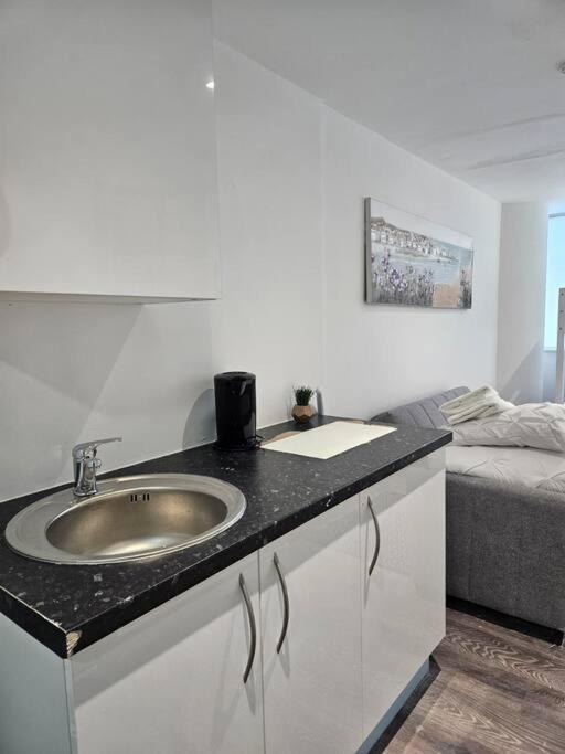 Croydon Vacations - Small Studio for Group of 5 in Delta Croydon DPF3 - Property Image 3