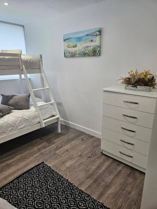 Croydon Vacations - Small Studio for Group of 5 in Delta Croydon DPF3 - Property Image 4