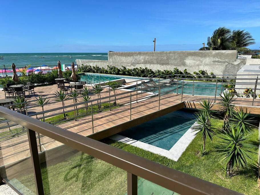 Apartamento térreo com piscina beira mar de Porto de Galinhas
