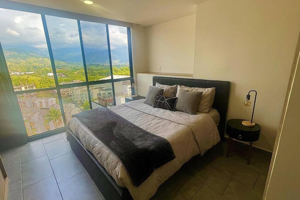 Apartamento Exclusivo Frente al Mall con WiFi, Parqueadero y Vista Panorámica