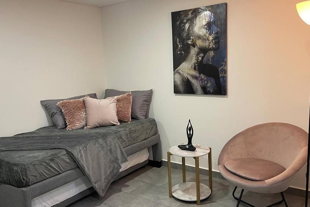 Apartamento Exclusivo Frente al Mall con WiFi, Parqueadero y Vista Panorámica