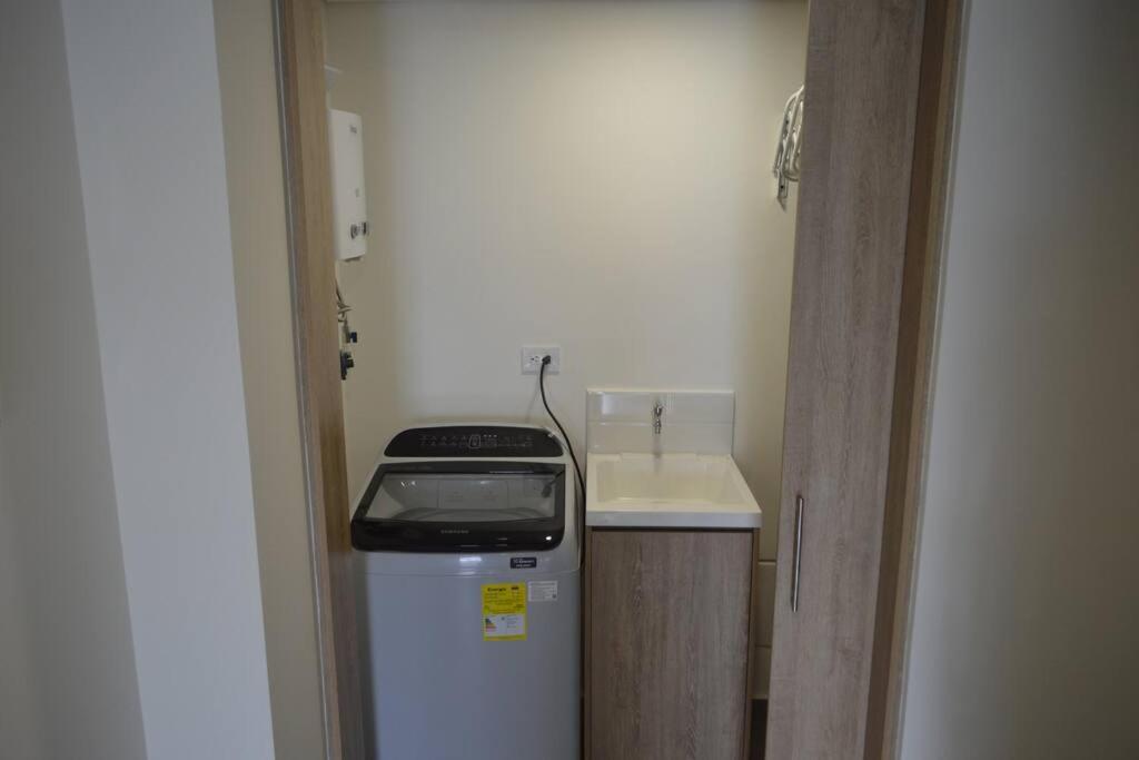 Apartamento Exclusivo Frente al Mall con WiFi, Parqueadero y Vista Panorámica