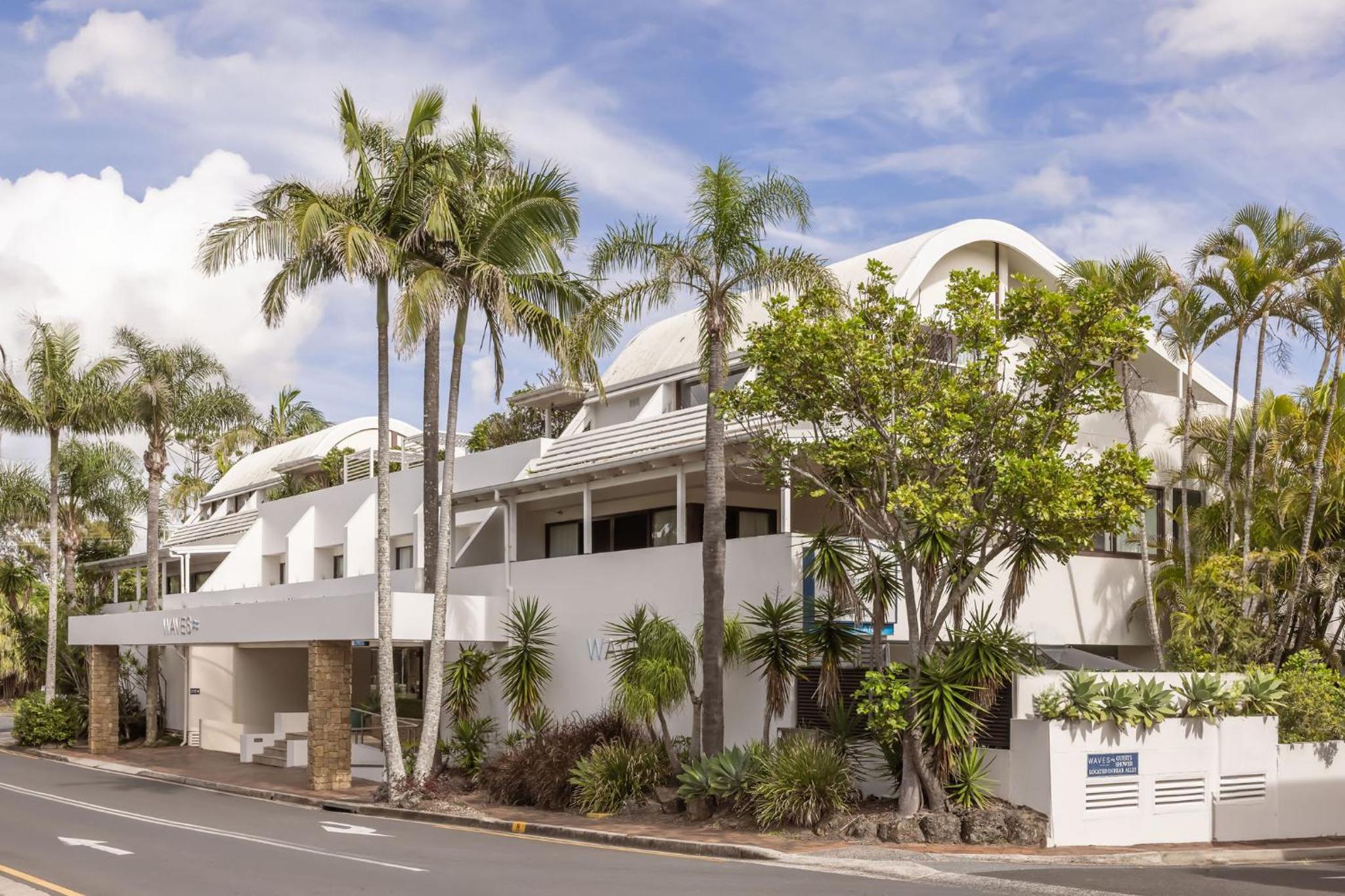 Hotel Waves Byron Bay - Image 1