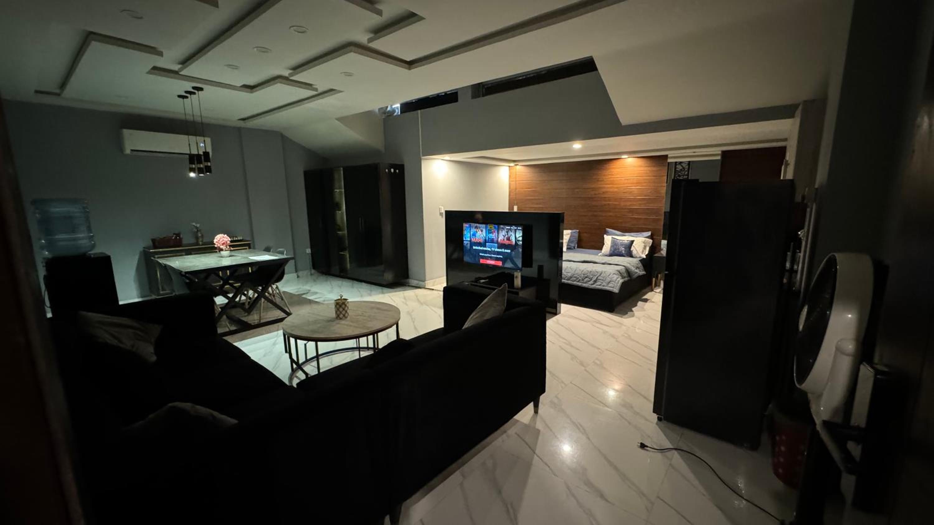 Luxury Studio Apt - City Central - Bahria Town LHR view 4