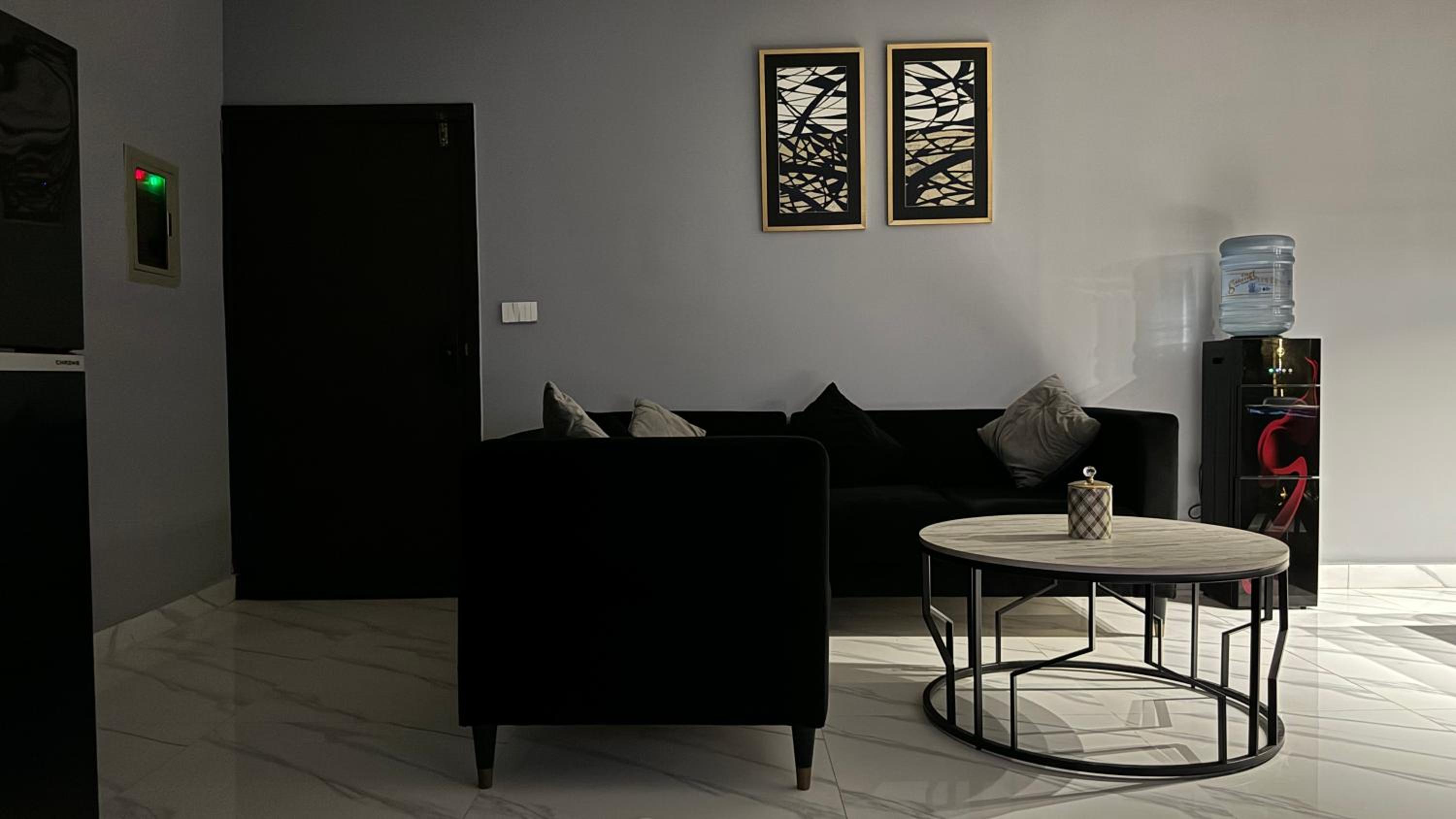 Luxury Studio Apt - City Central - Bahria Town LHR view 5