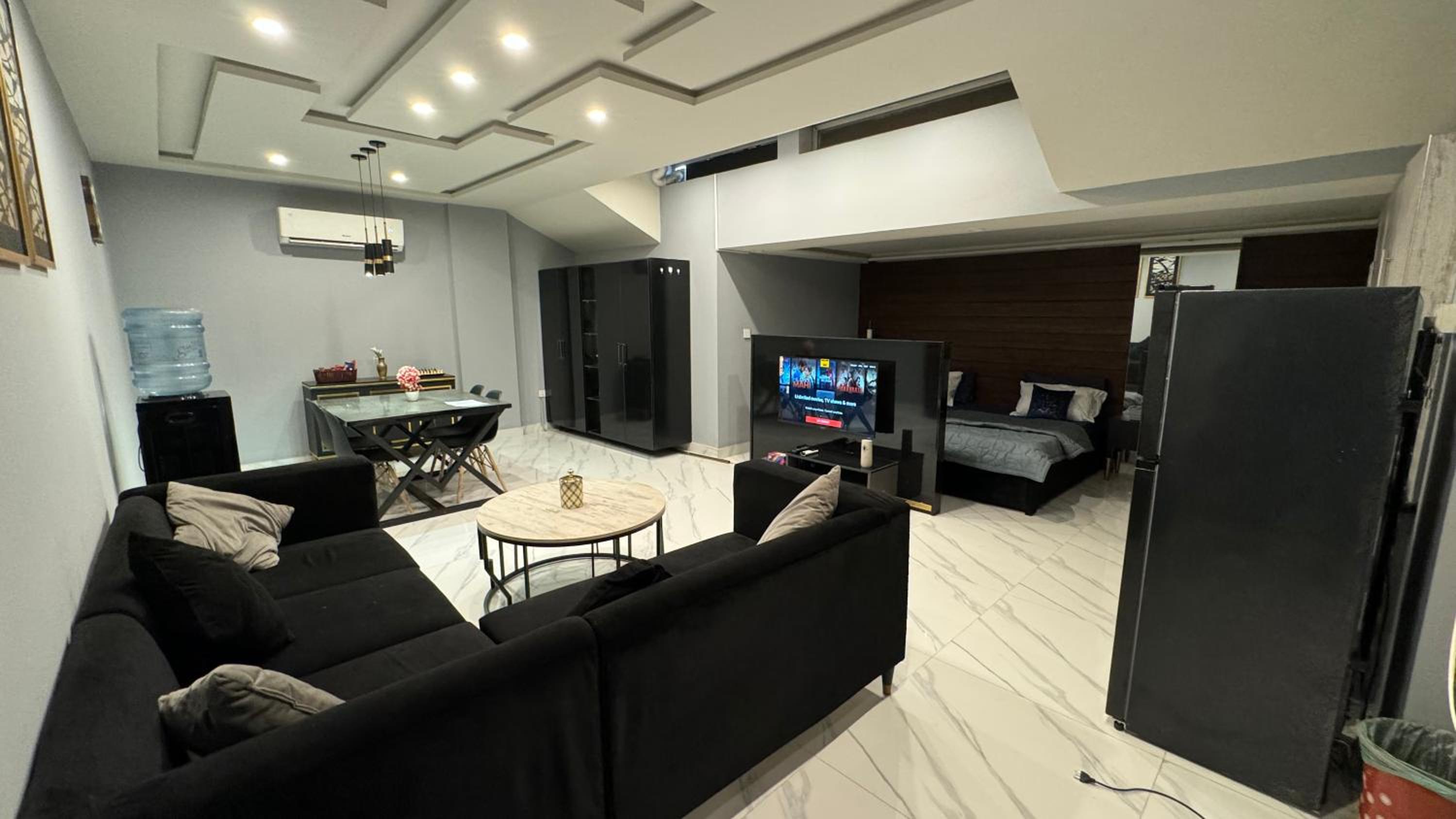 Luxury Studio Apt - City Central - Bahria Town LHR view 3