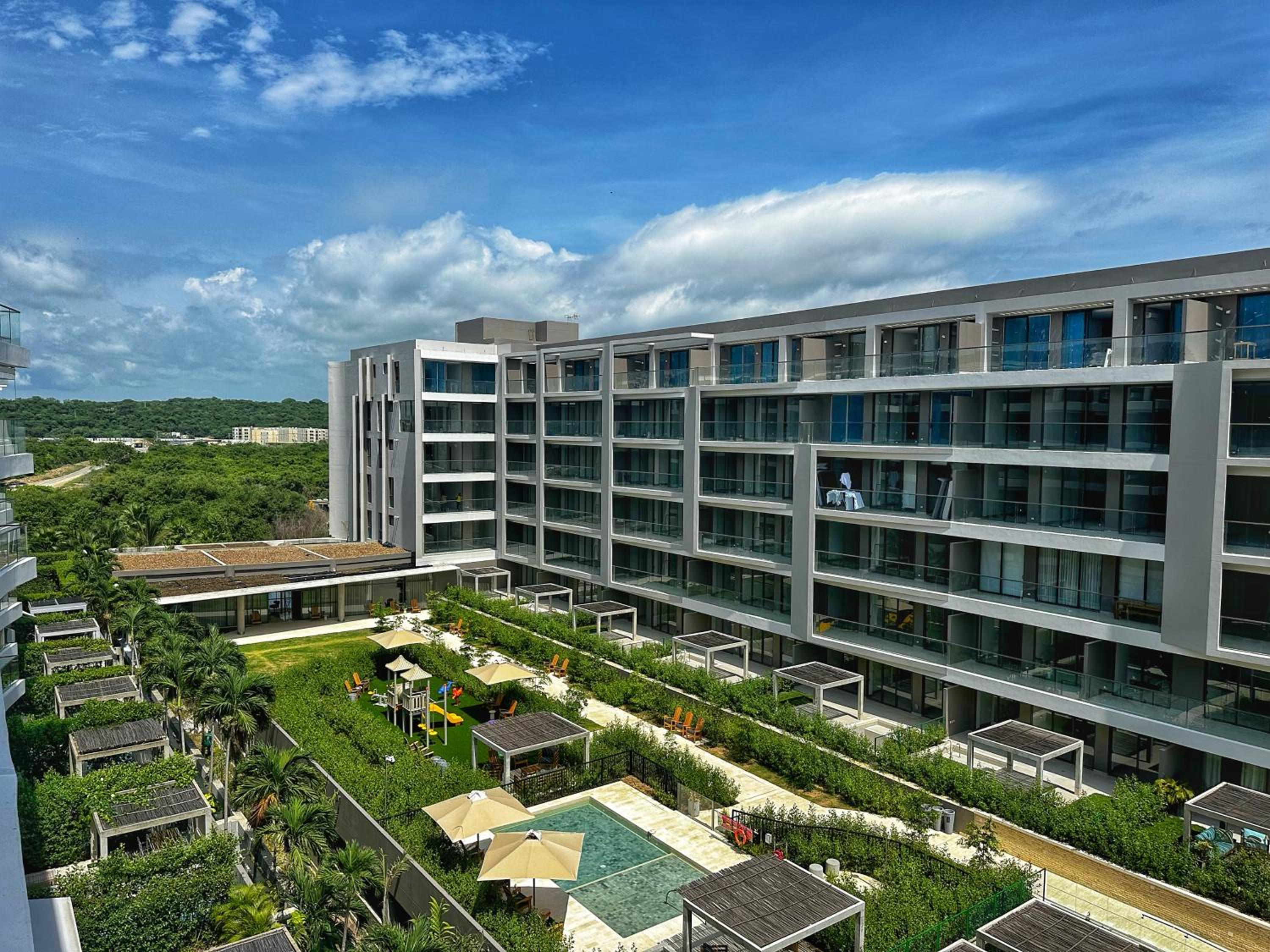 Amazing Loft / Private Beach + Pools + Natural view 2