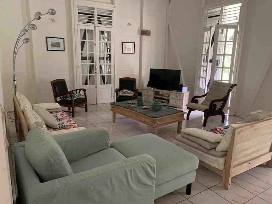 Villa de charme - Lamentin - Piscine - 4 Chambres view 3