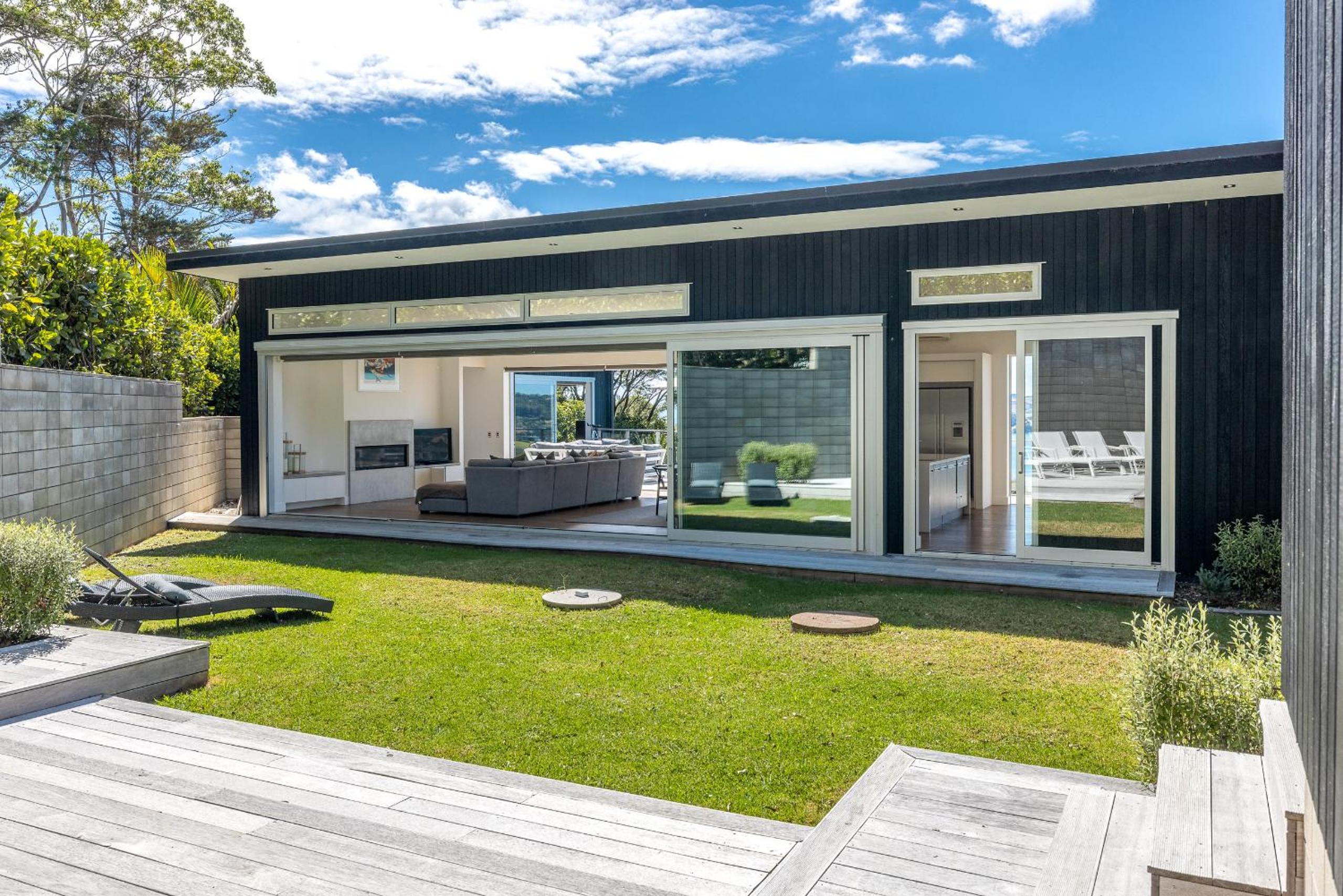 Onetangi Luxury - Be My Guest Waiheke
