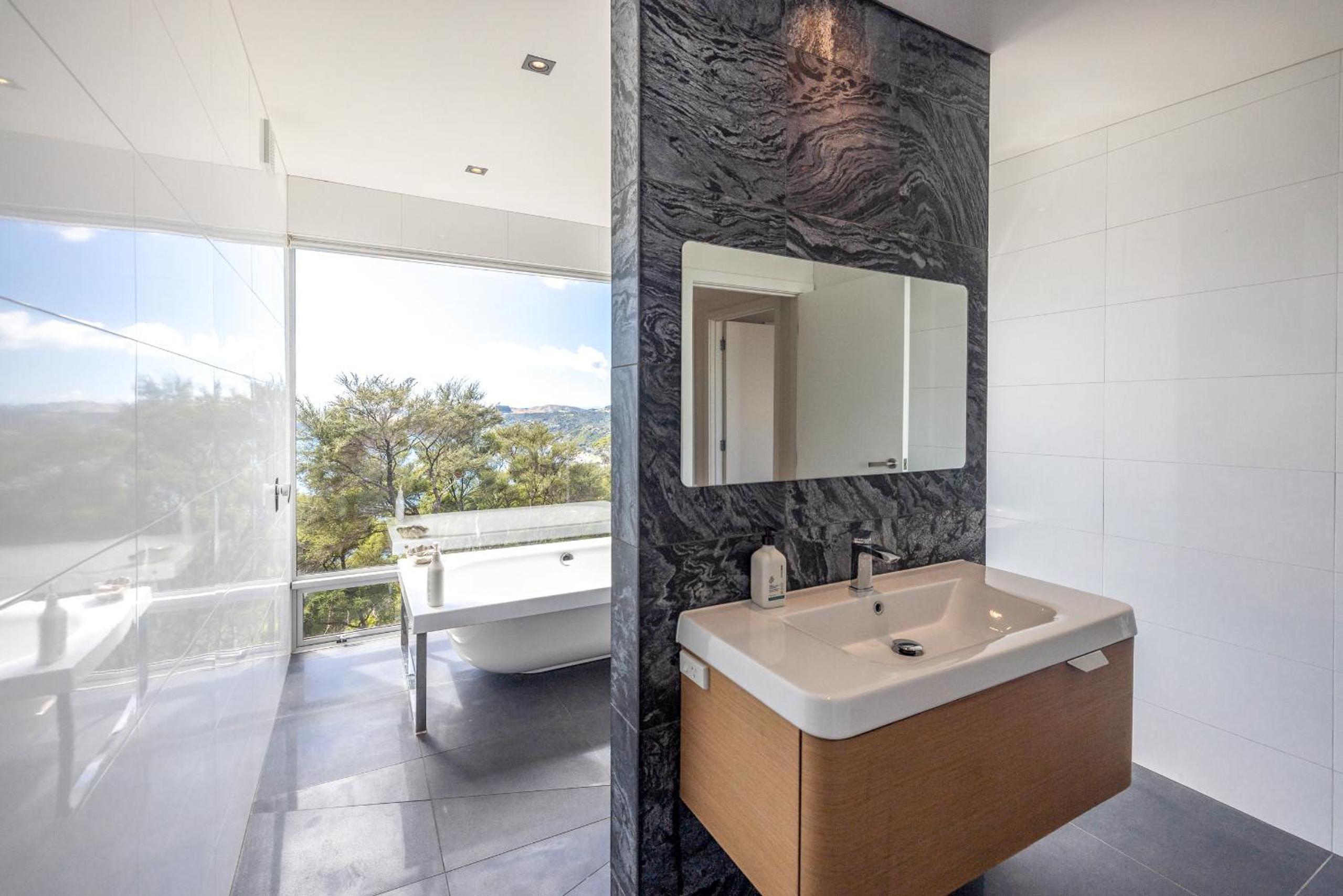 Onetangi Luxury - Be My Guest Waiheke