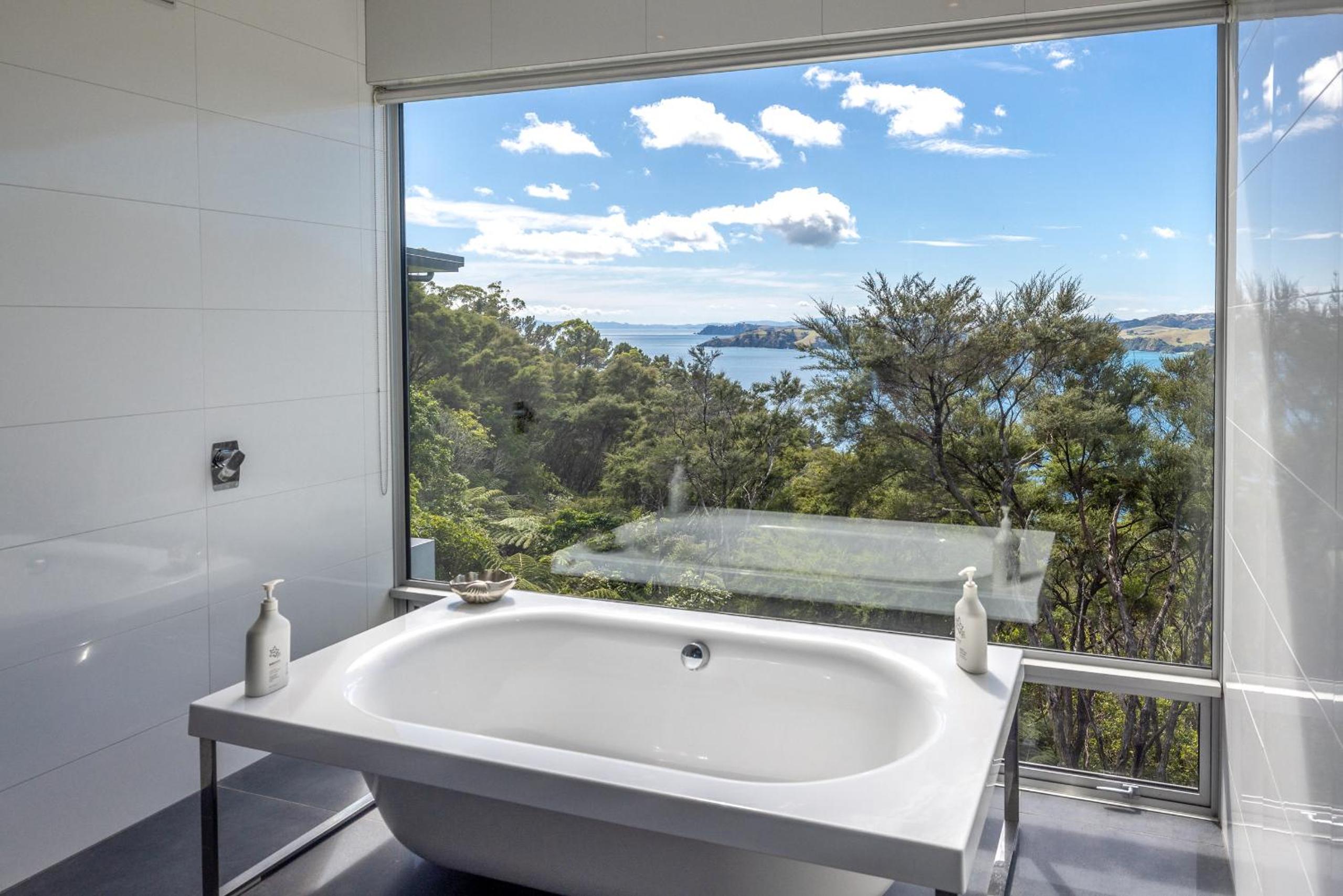 Onetangi Luxury - Be My Guest Waiheke