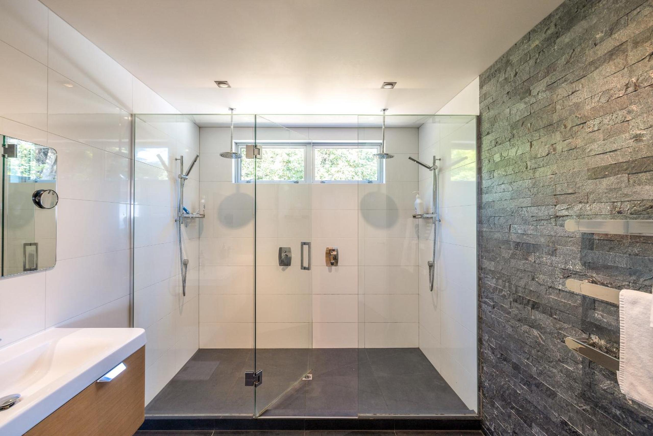 Onetangi Luxury - Be My Guest Waiheke