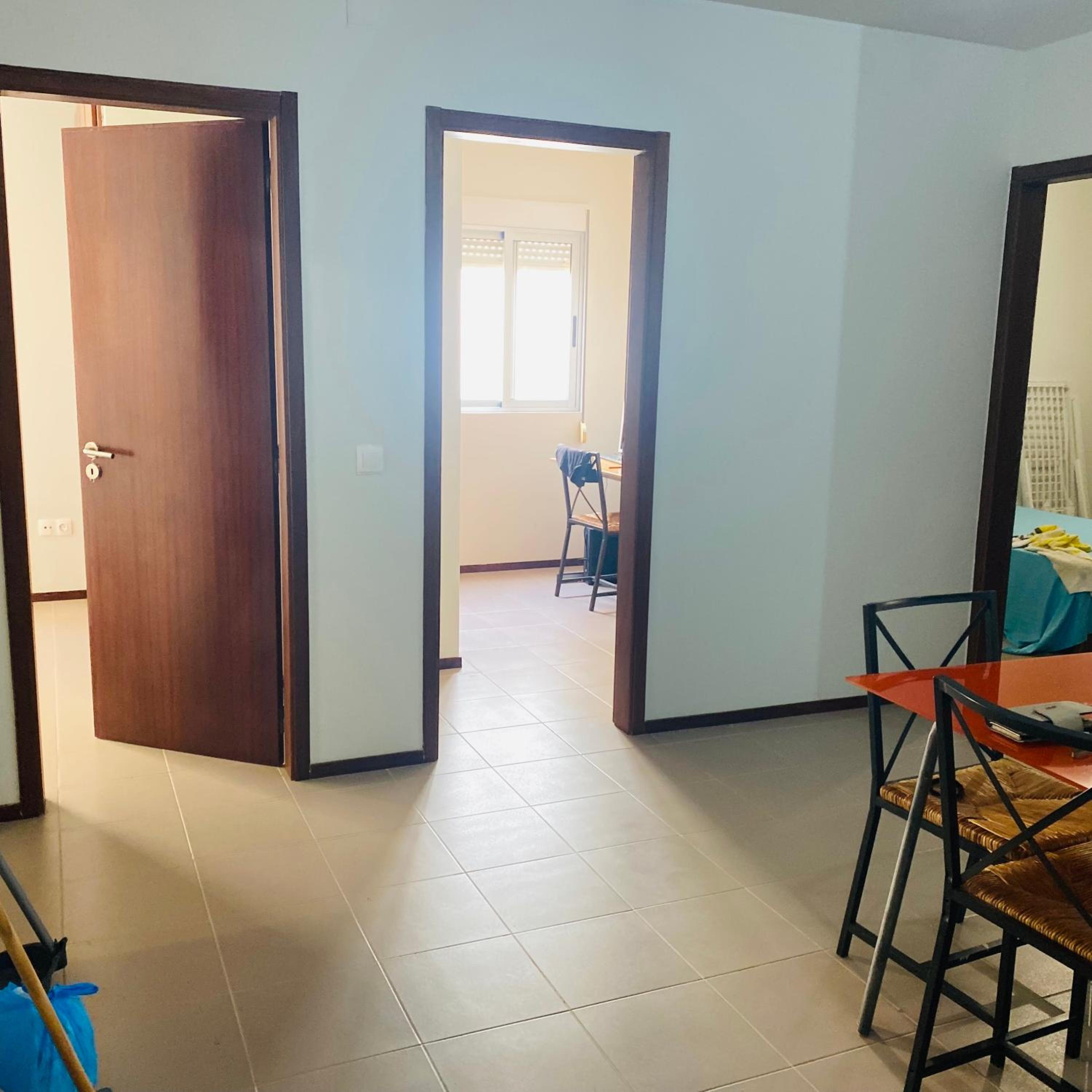 Apartamento T2 e escritorio mobiliado, tudo incluído , água, luz, internet, maquina de lavar