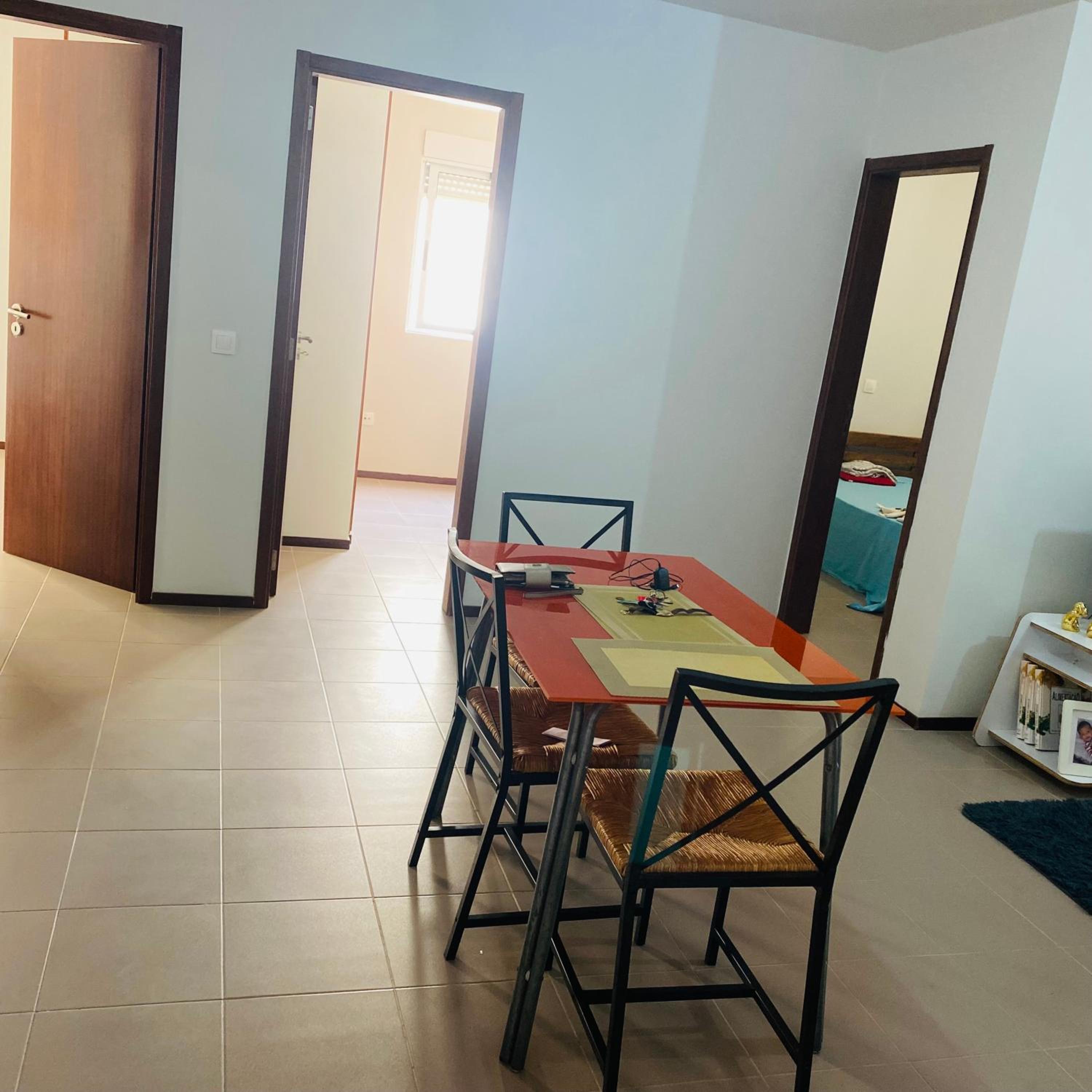Apartamento T2 e escritorio mobiliado, tudo incluído , água, luz, internet, maquina de lavar