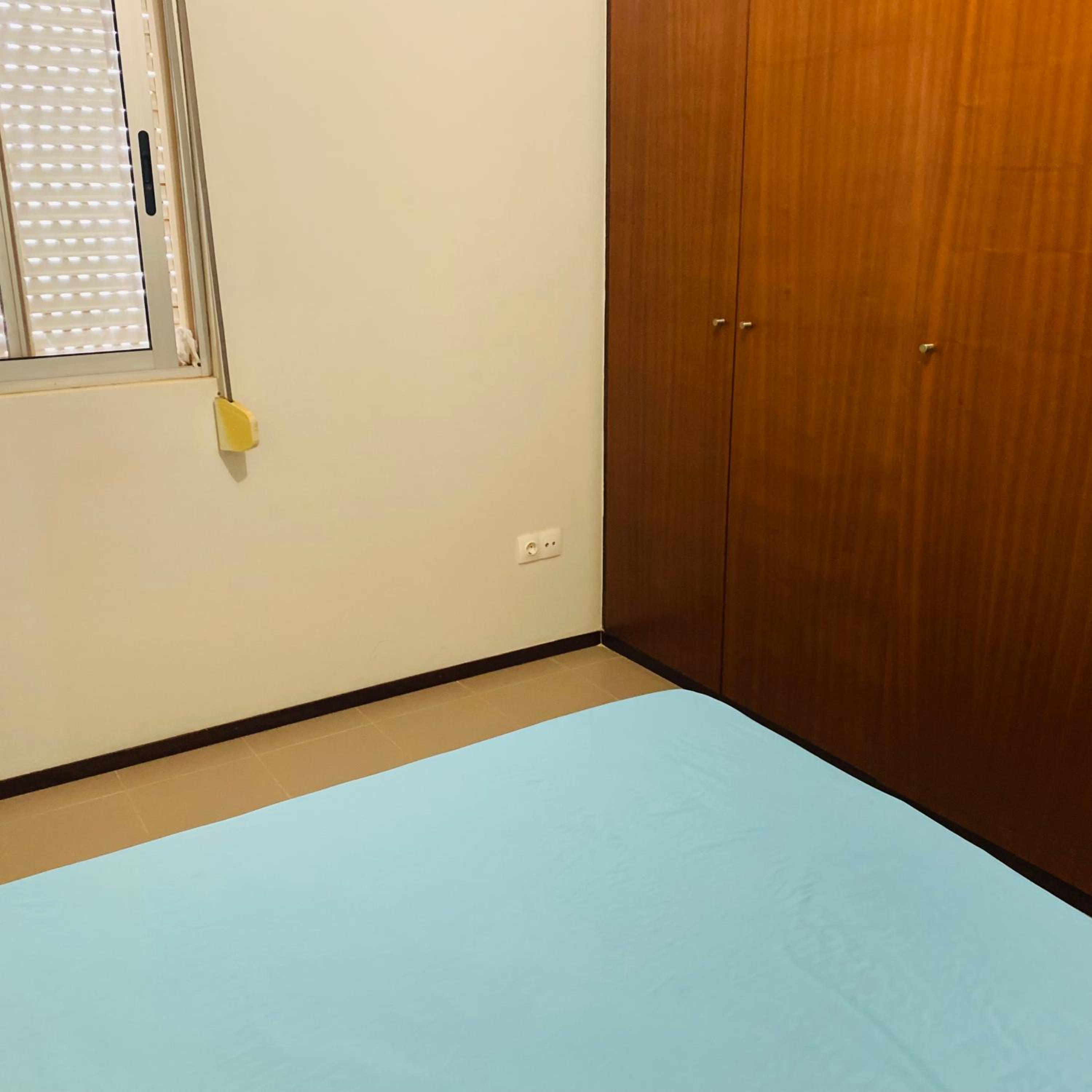 Apartamento T2 e escritorio mobiliado, tudo incluído , água, luz, internet, maquina de lavar
