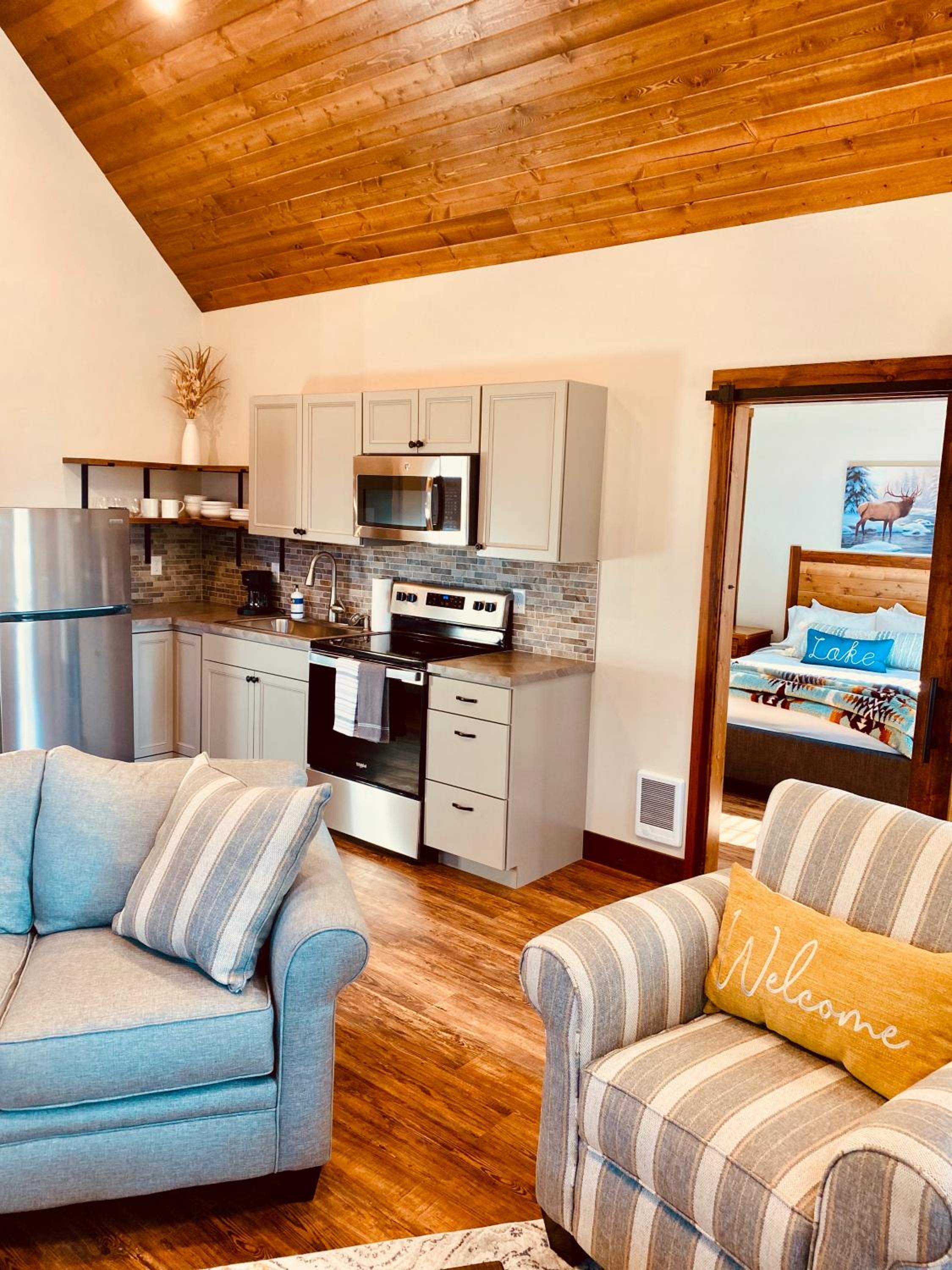 Elk Ridge Village 301C Cozy Cabin with lake and mountain views view 2