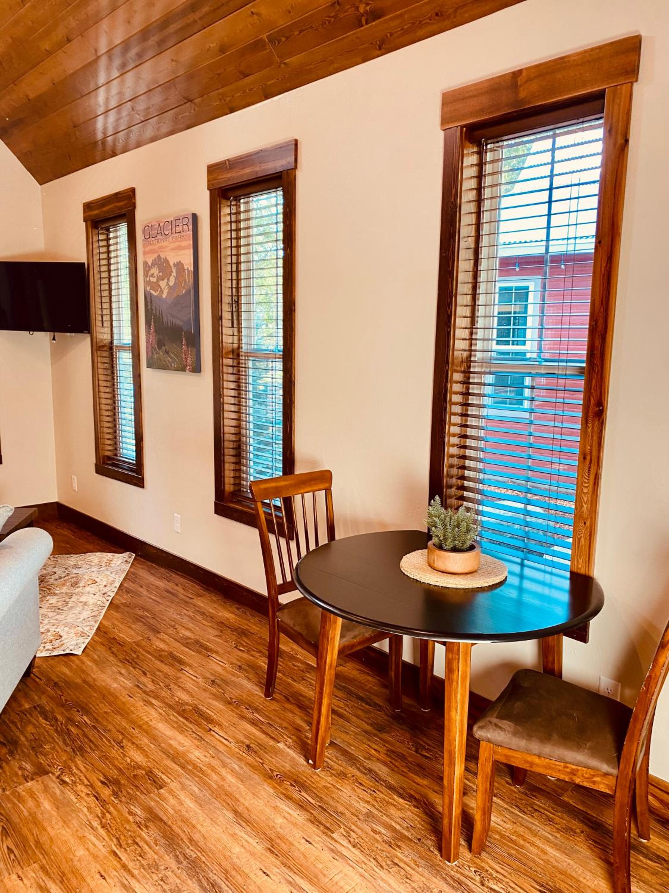 Elk Ridge Village 301C Cozy Cabin with lake and mountain views view 3
