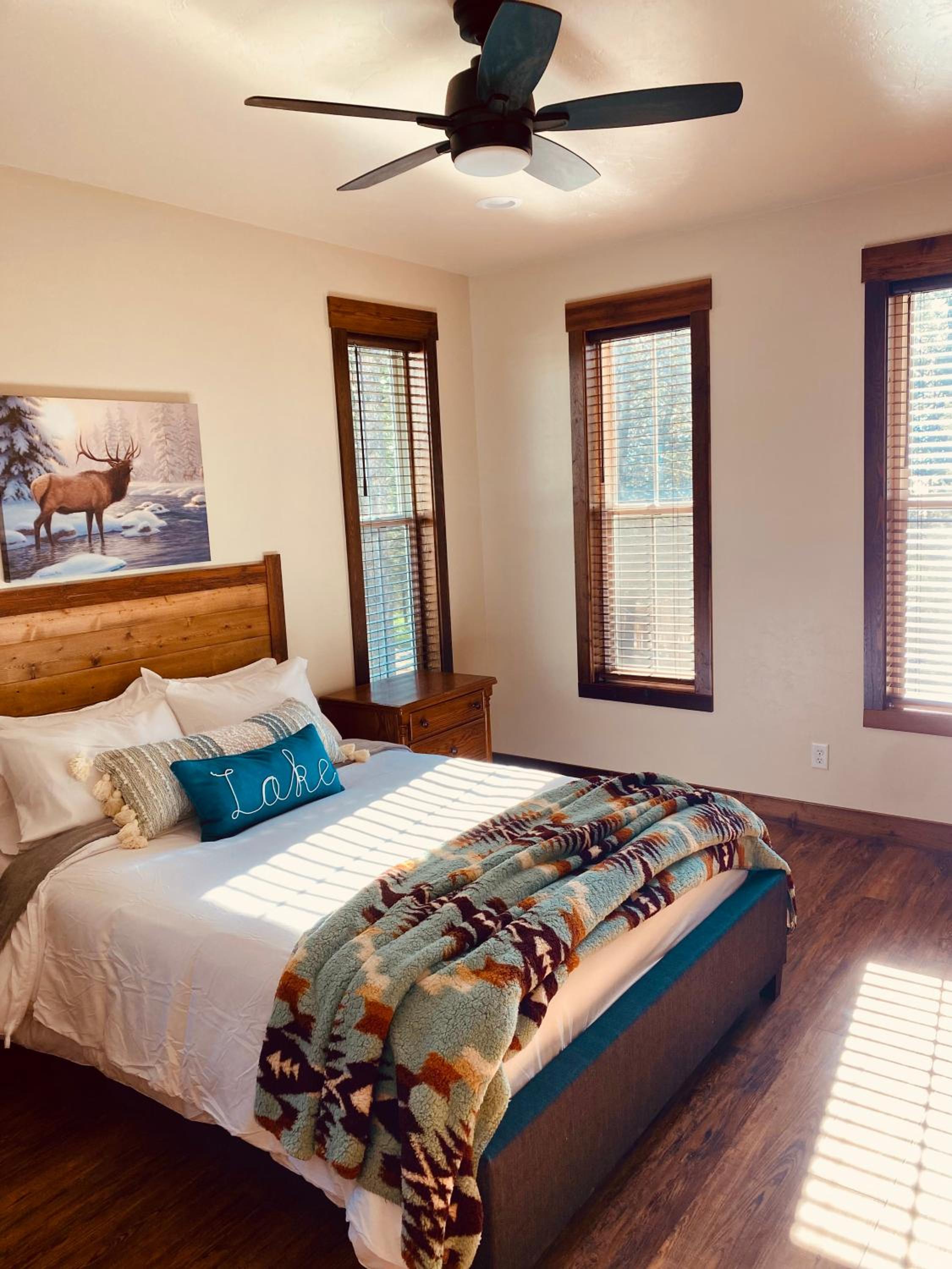 Elk Ridge Village 301C Cozy Cabin with lake and mountain views view 5