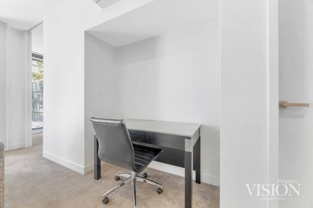 Modern 2 Bedroom Apartment next to North Ryde Metro