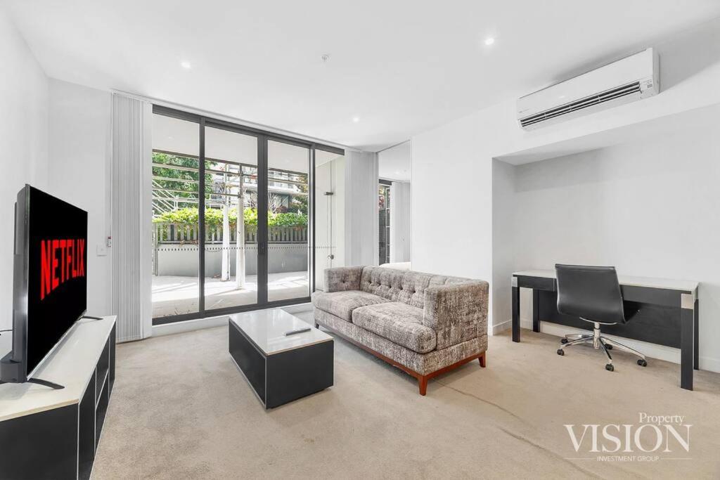 Modern 2 Bedroom Apartment next to North Ryde Metro