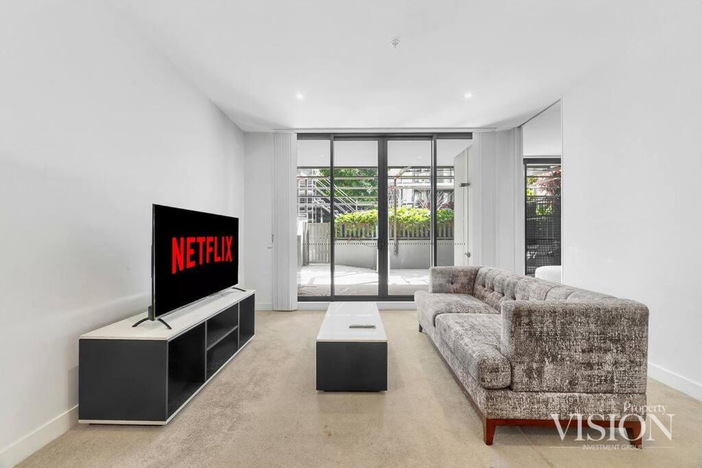 Modern 2 Bedroom Apartment next to North Ryde Metro