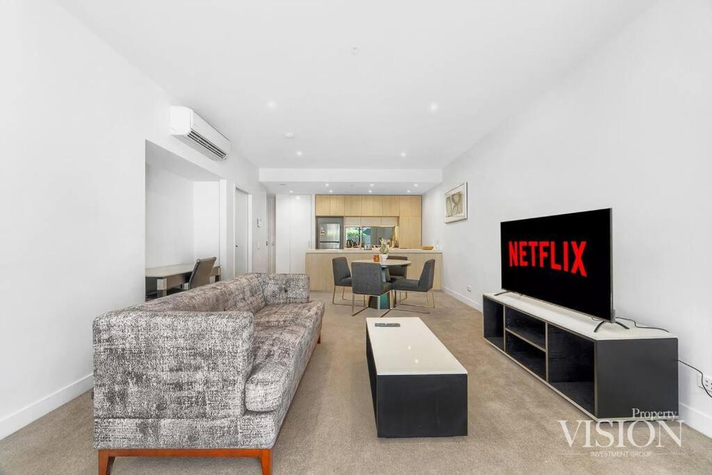 Modern 2 Bedroom Apartment next to North Ryde Metro