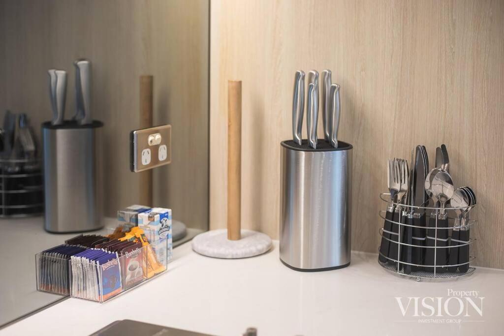 Modern 2 Bedroom Apartment next to North Ryde Metro