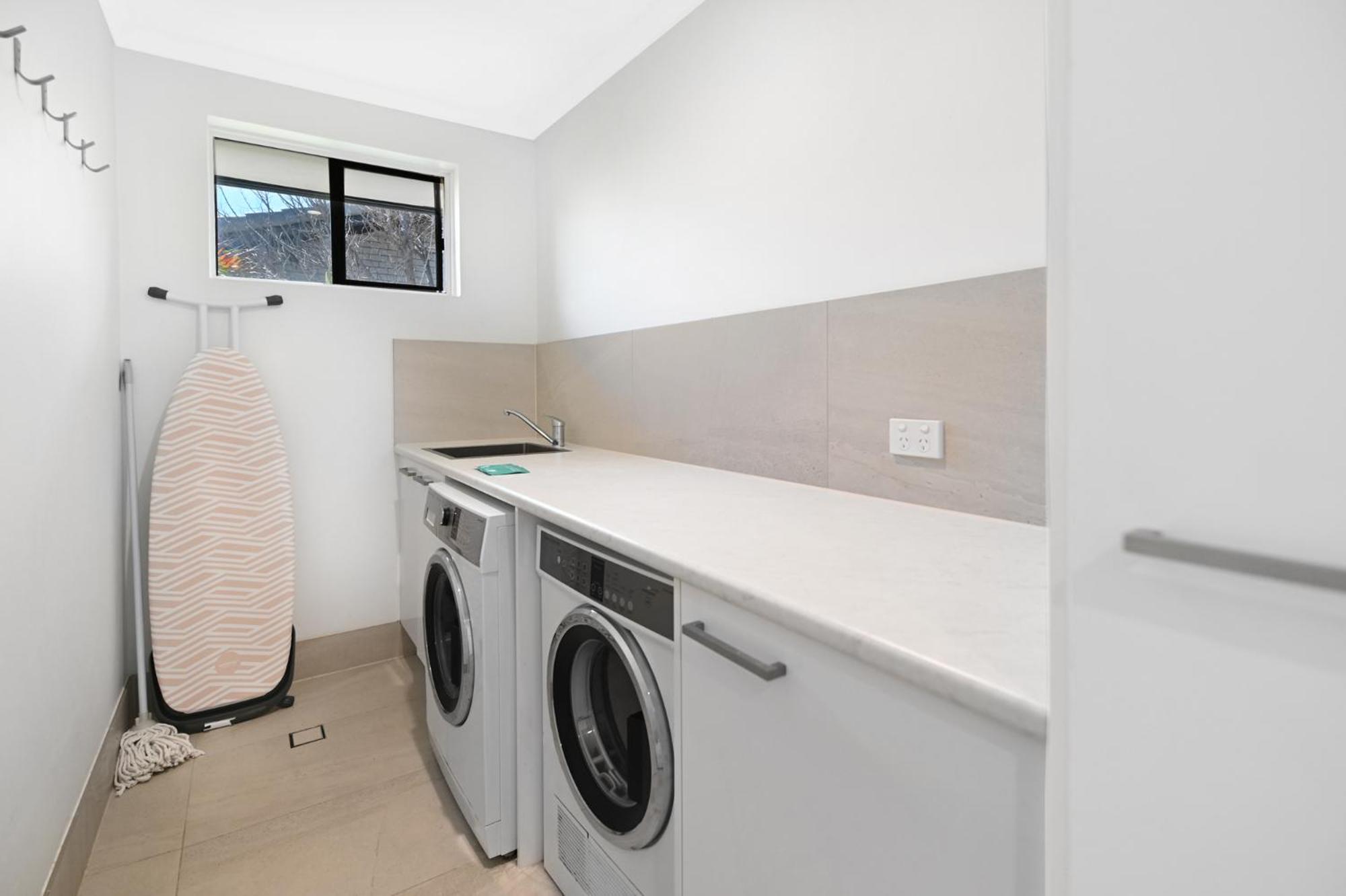 Riverside 3Bedroom Sunny House in Surfers Paradise