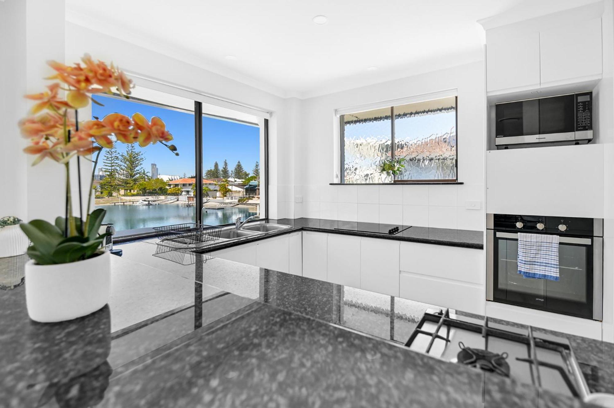 Riverside 3Bedroom Sunny House in Surfers Paradise