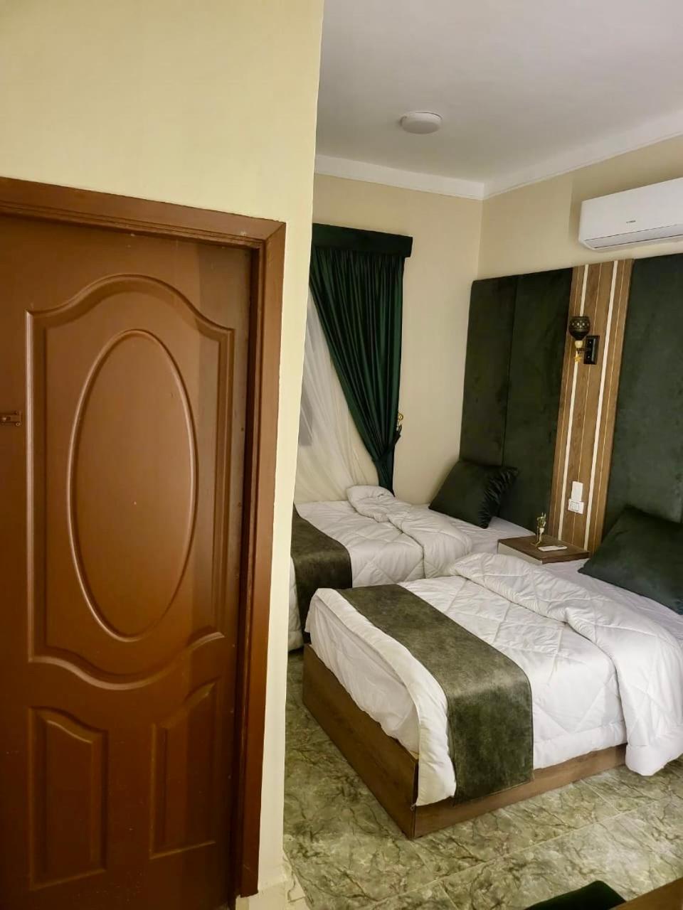Global pyramids Inn