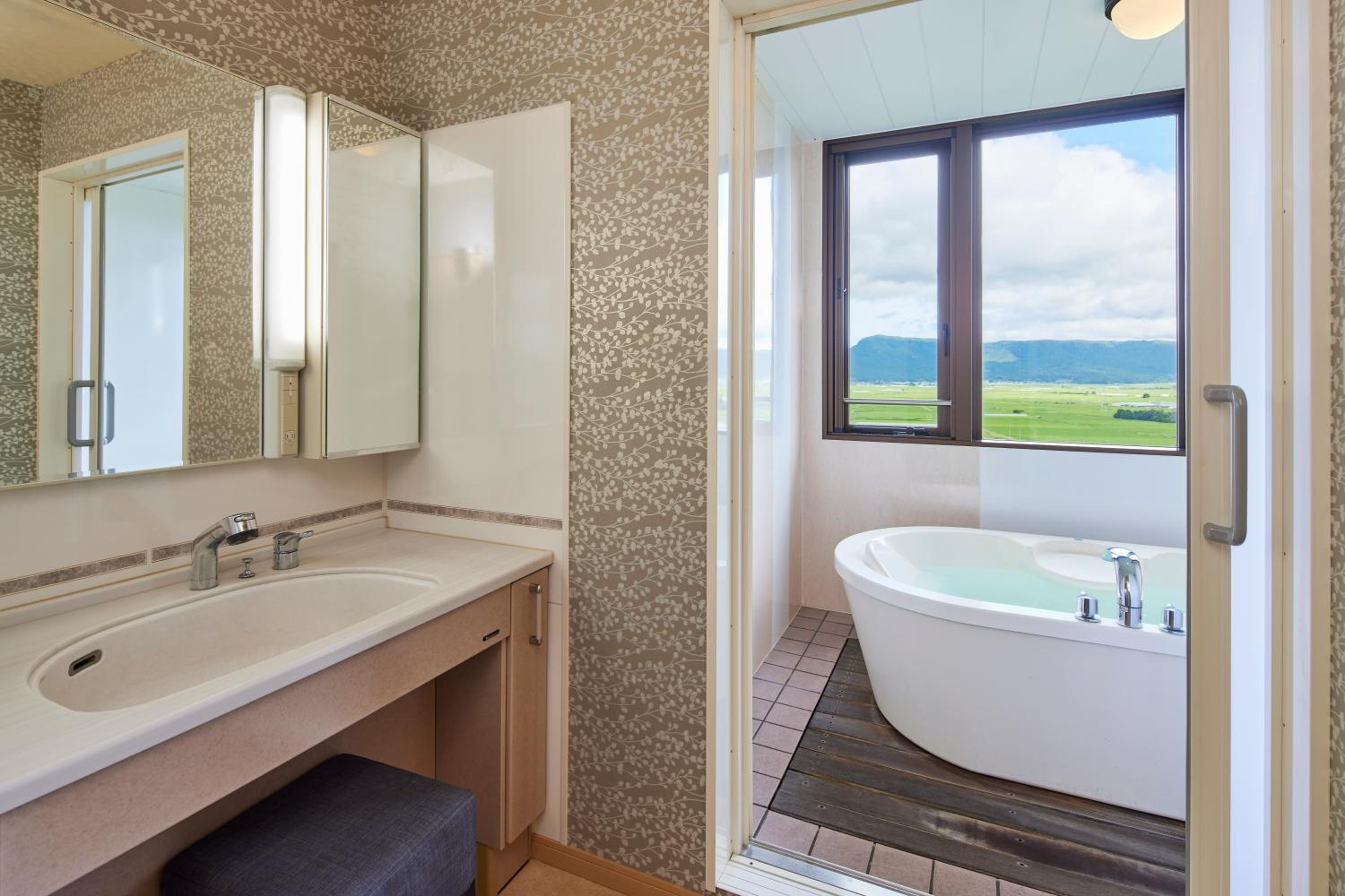 Kamenoi Hotel Aso Park Resort