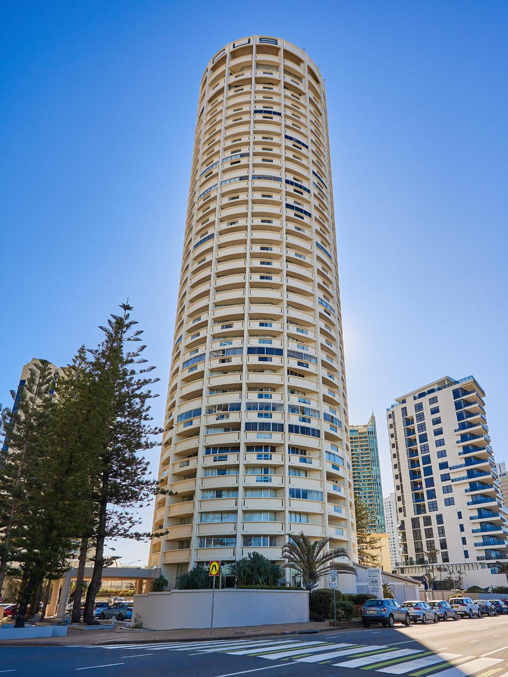 Breathtaking Ocean View & Beachside 3 Bedrooms Apartment