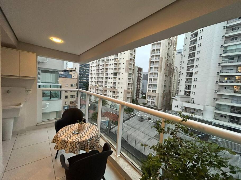 AU97 Rua Augusta com Vista Urbana nas Alturas