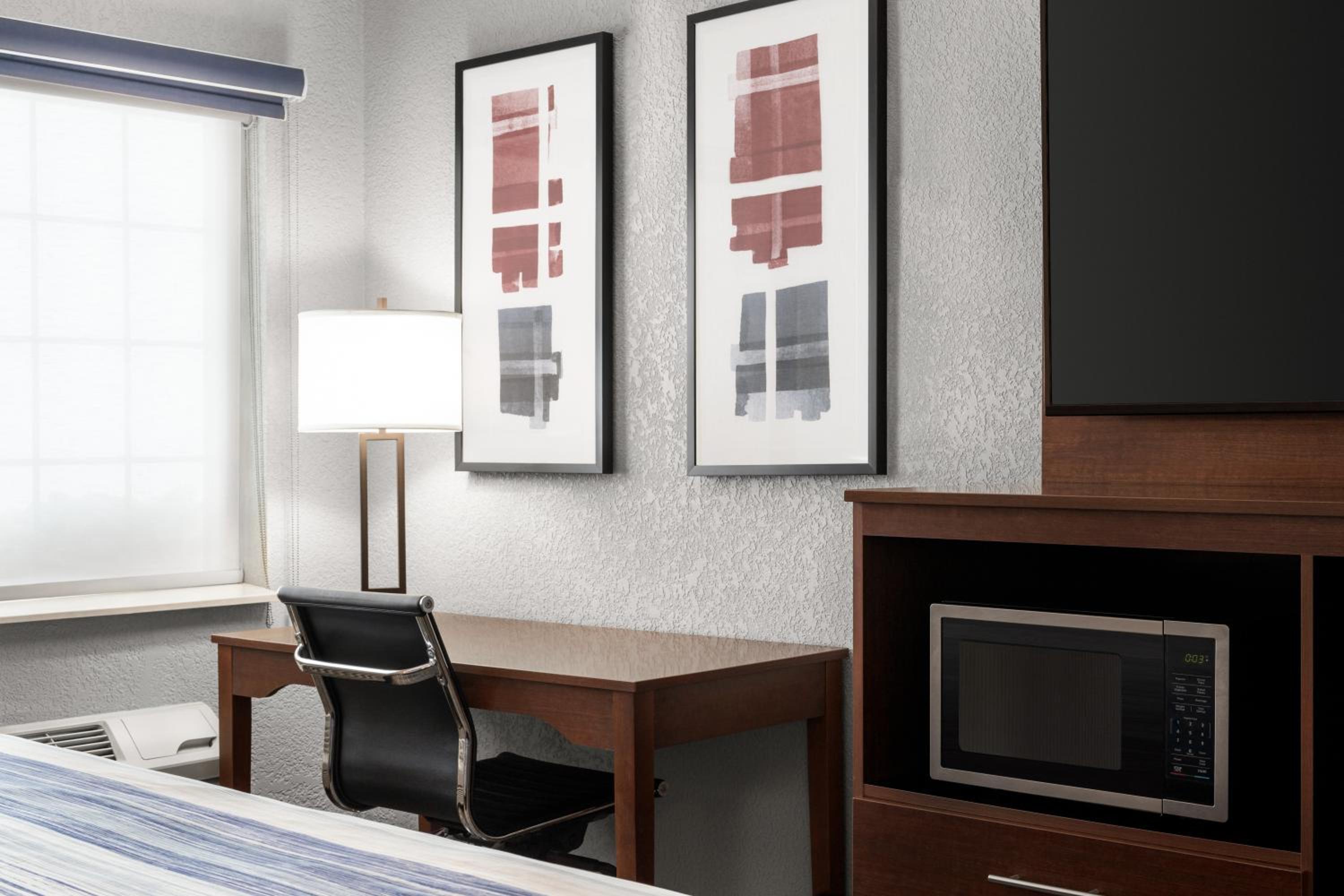 AmericInn by Wyndham Williamsburg