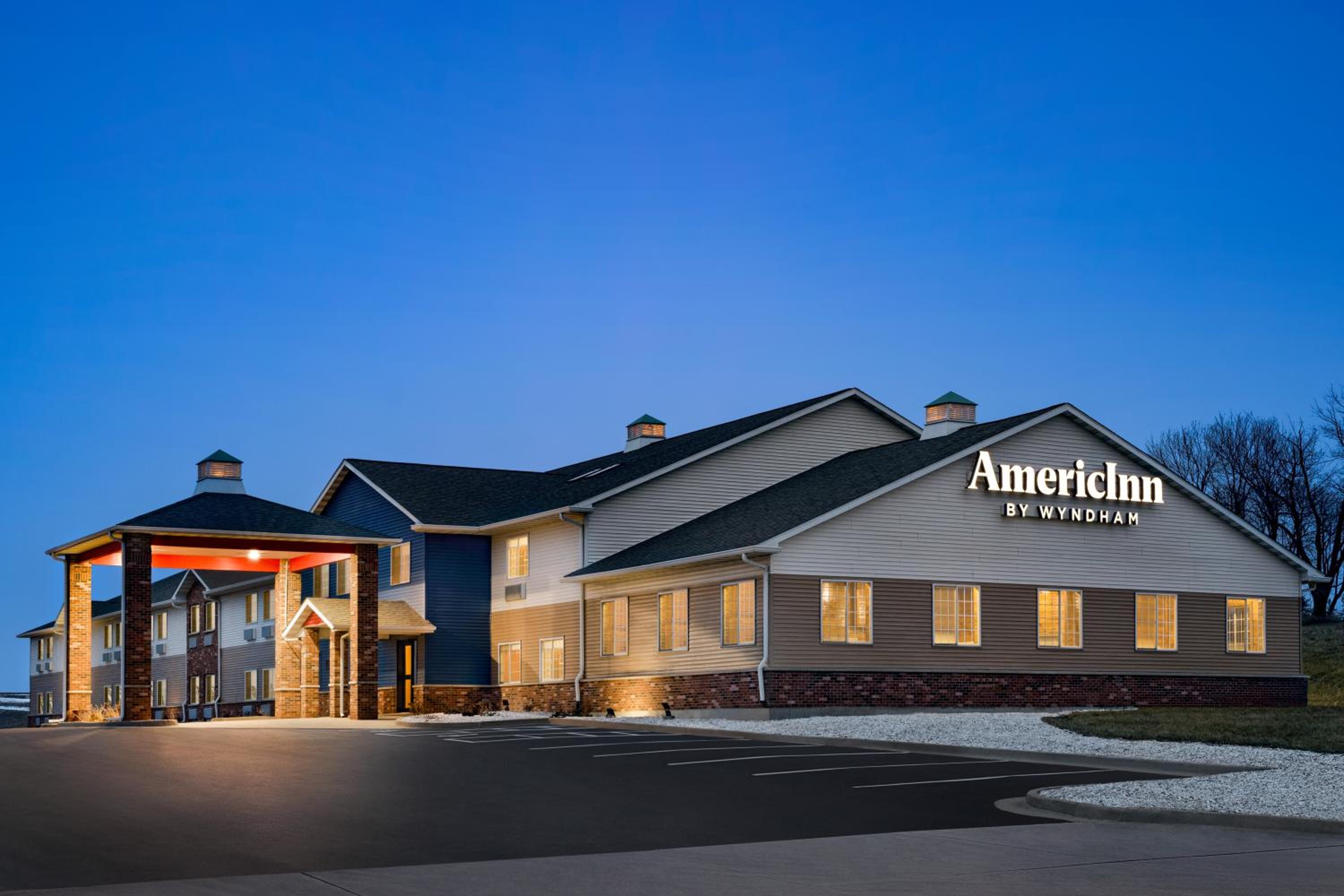 AmericInn by Wyndham Williamsburg