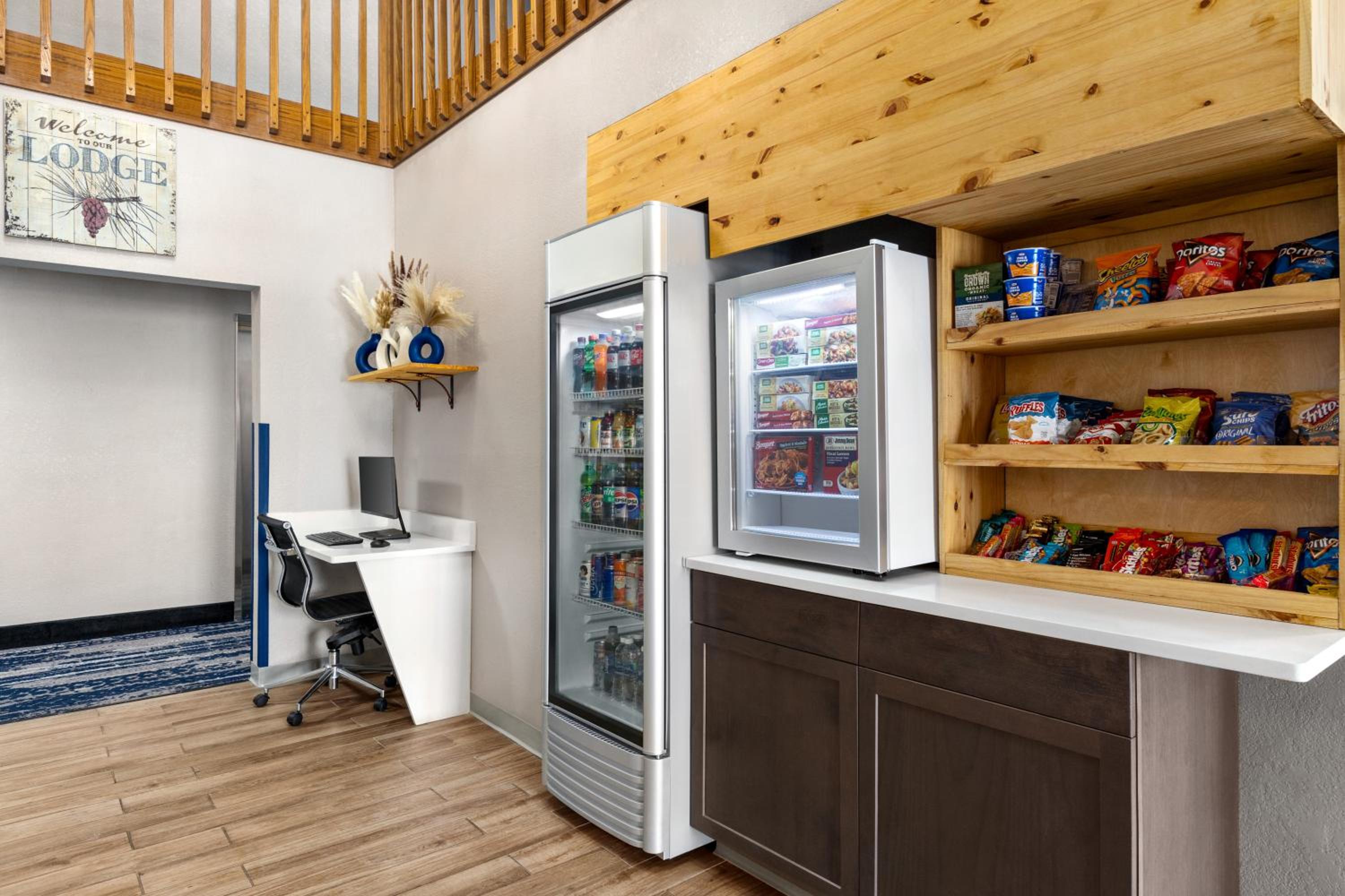 AmericInn by Wyndham Williamsburg